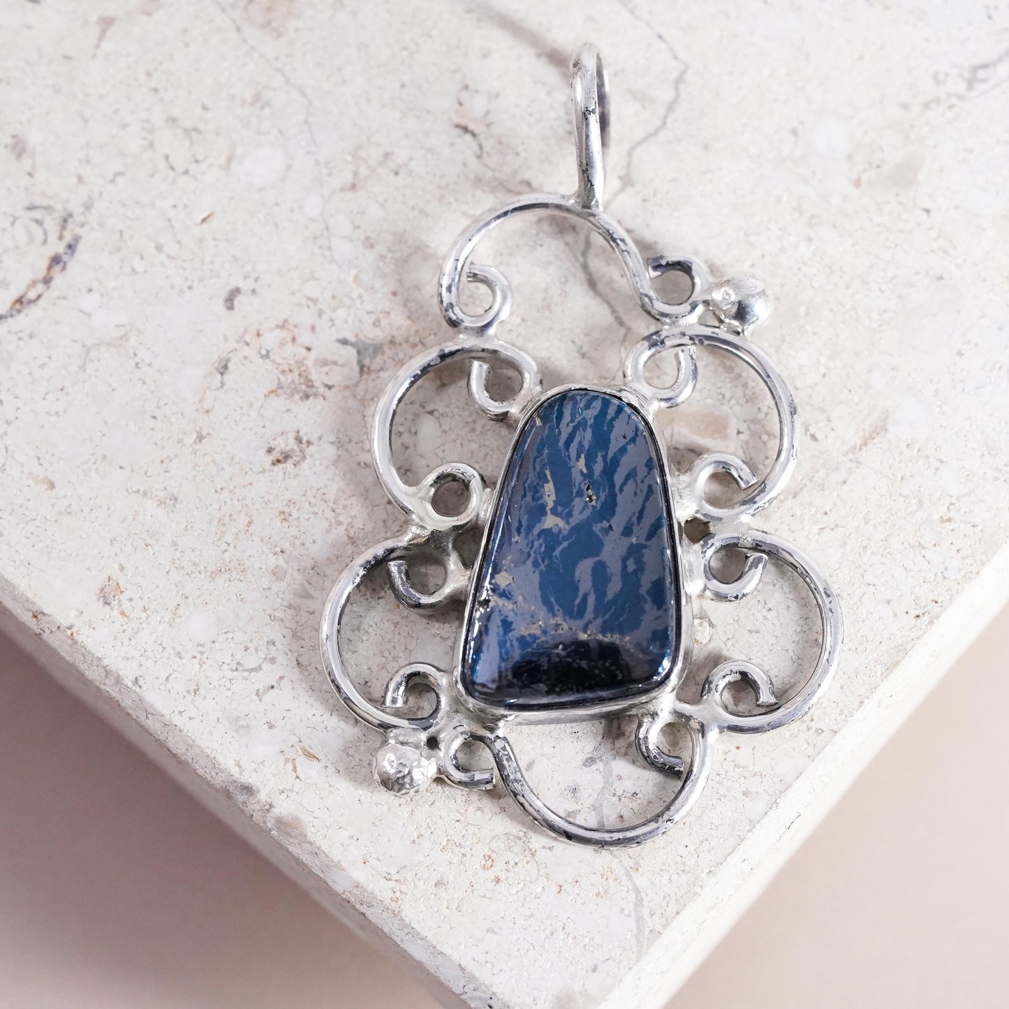 Vintage Sterling 925 silver handmade filigree pendant with hematite stone