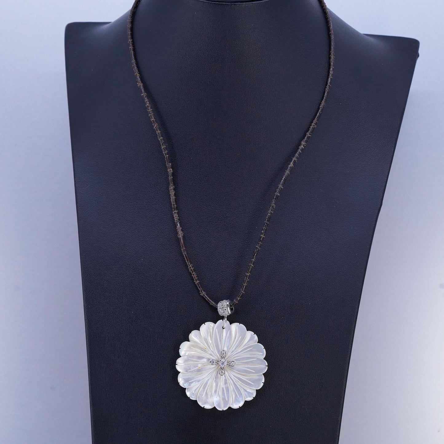 16+2", 925 Sterling Silver Leather Necklace carved mother of pearl flower cz