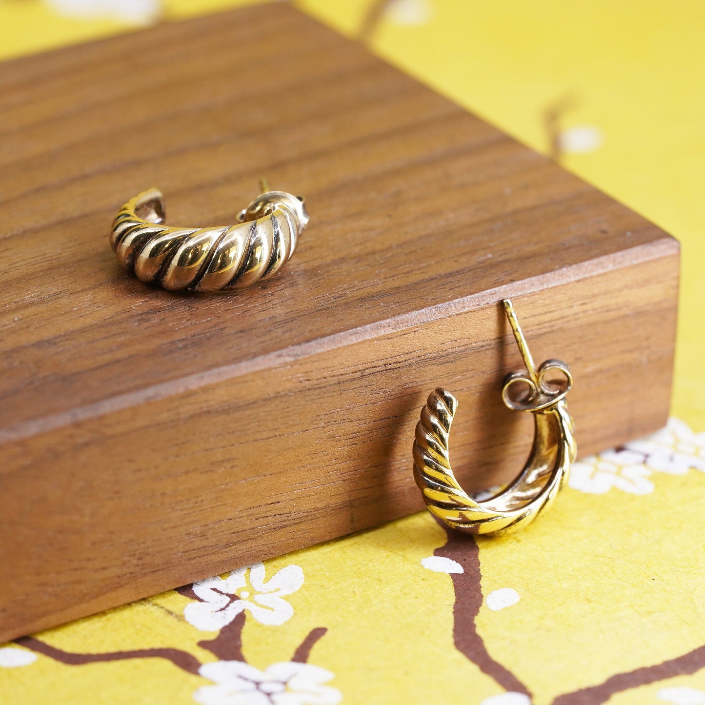 0.75", VTG Vermeil gold over Sterling silver studs, 925 ribbed huggie earrings