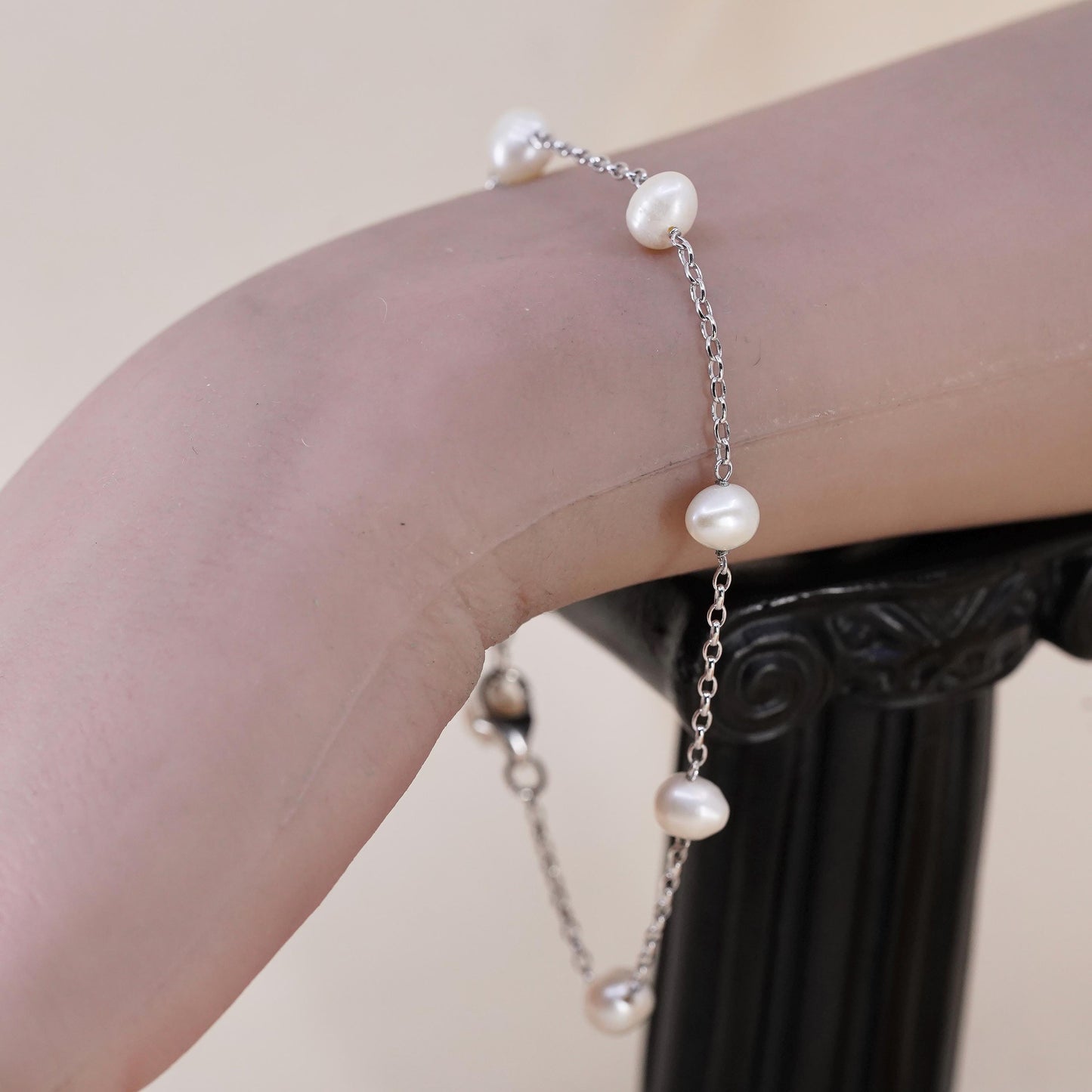 8.25”, Vintage handmade bracelet, circle chain with 6mm freshwater pearl bead