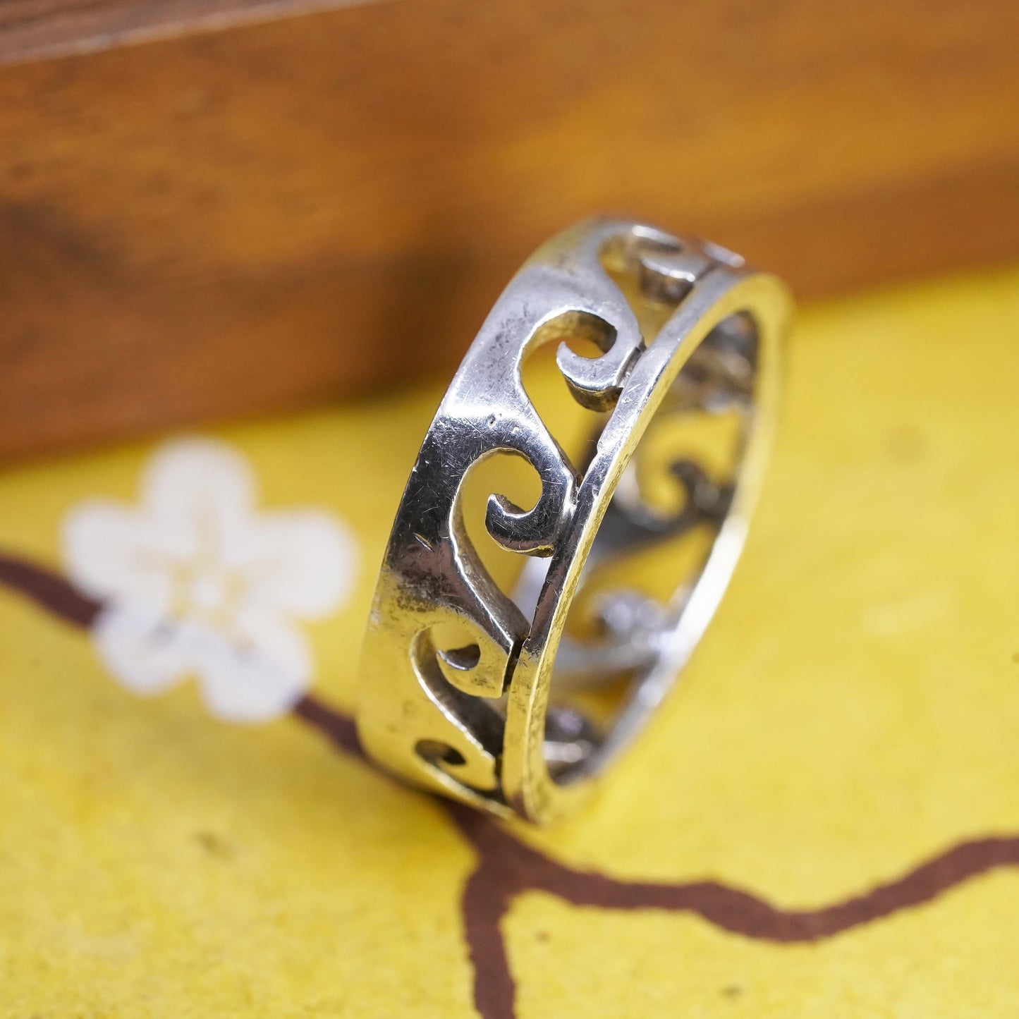 Size 8, vintage southwestern Sterling silver ring, 925 wavy wave cutout band