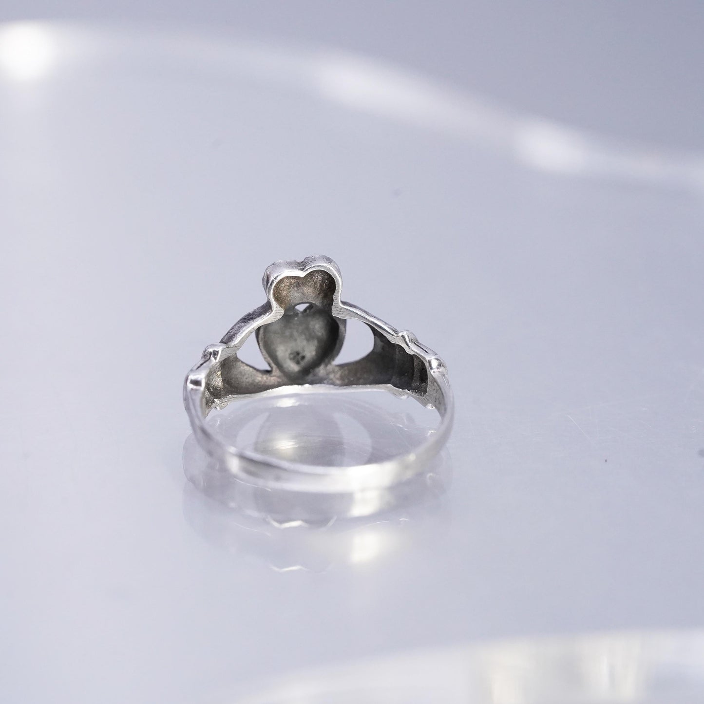 Size 5.5, Irish Claddagh friendship Sterling 925 silver ring holding heart band