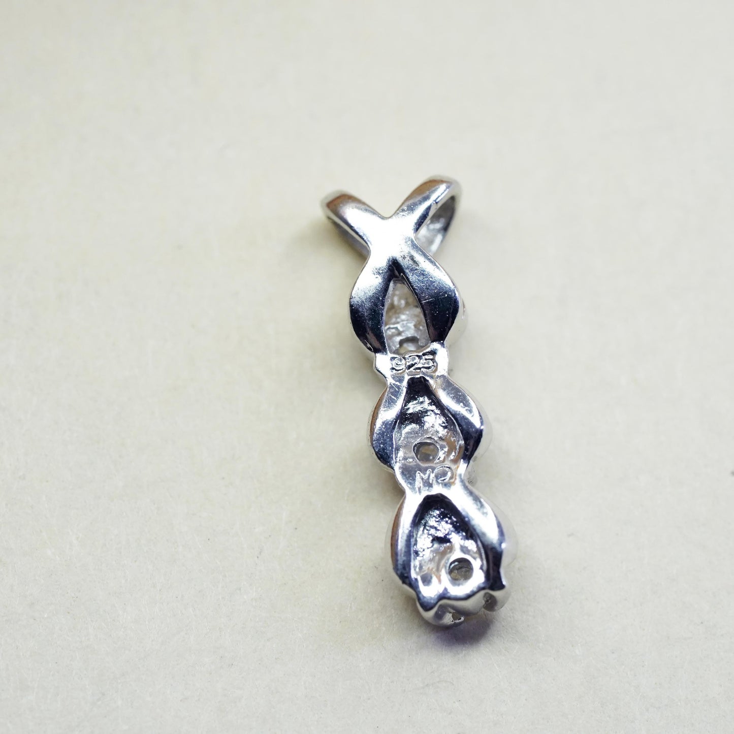 Vintage sterling 925 silver elongated pendant with cluster diamonds