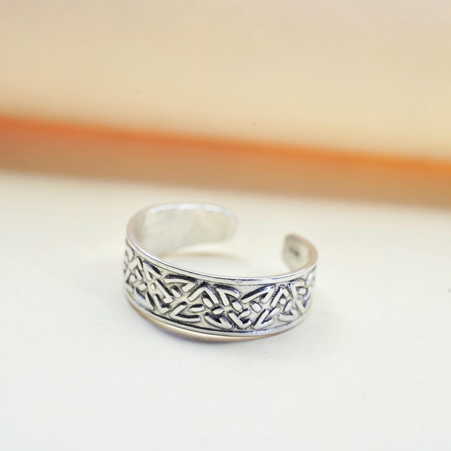 Size 4, vintage sterling silver handmade ring, 925 Celtic knot relief open band