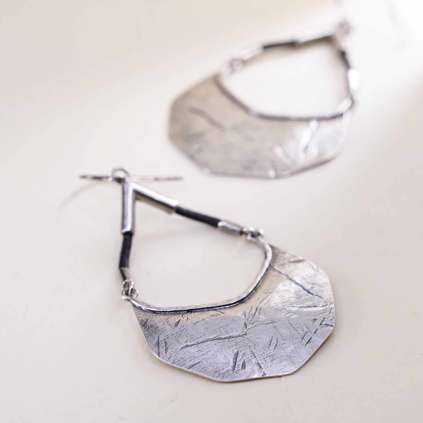 Silpada 925 Sterling Silver Badge Of Beauty Leather Textured Earrings W3140