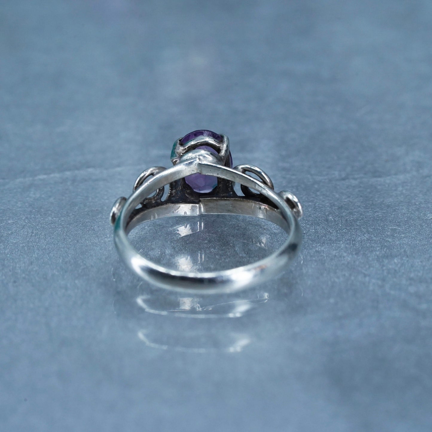 Size 6, vintage Sterling 925 silver handmade ring with amethyst sprial detail