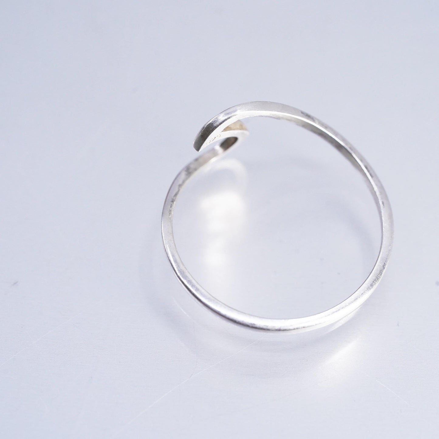 Size 9, vintage southwestern Sterling 925 silver thin ring, wavy wave band
