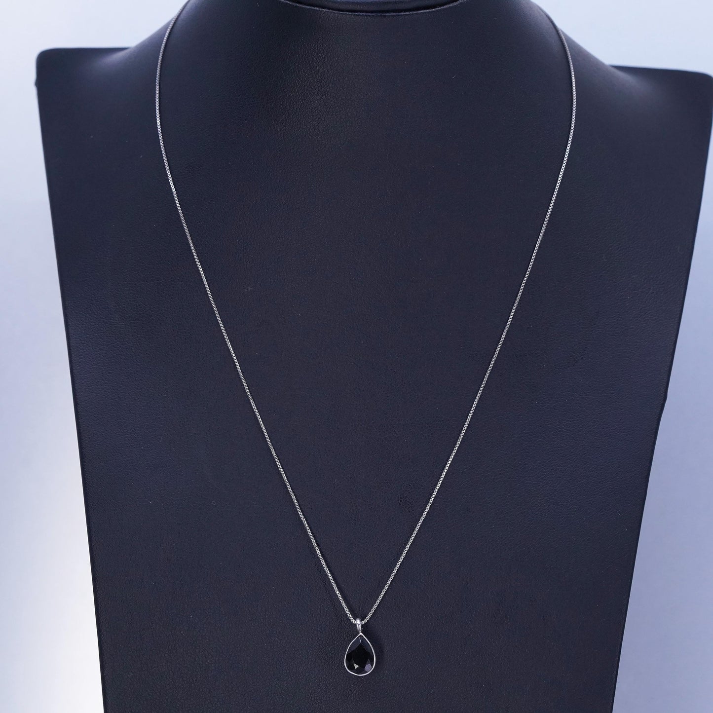 18”, vintage Sterling 925 silver box chain necklace with teardrop Onyx pendant