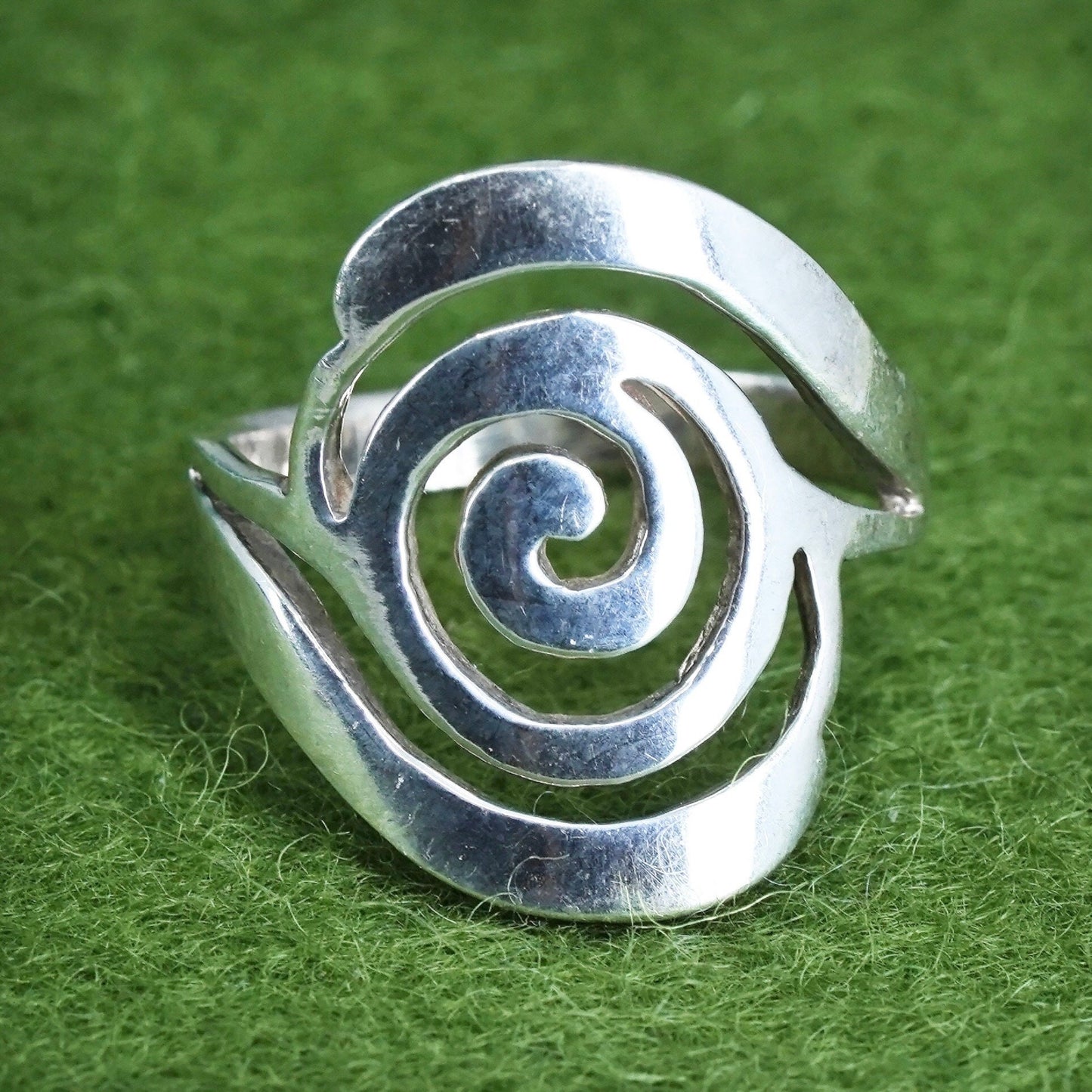 Size 8, Vintage sterling silver handmade sprial ring, 925 silver statement band