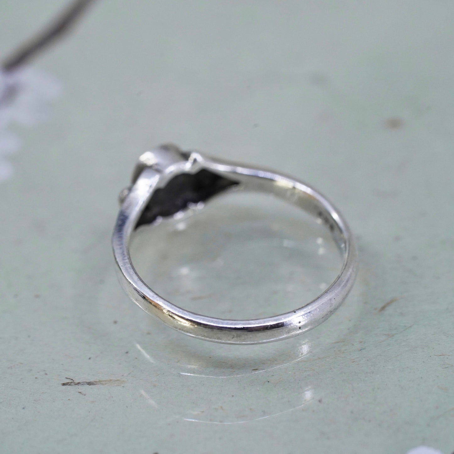 Size 6, Vintage sterling 925 silver handmade ring with oval mother of pearl