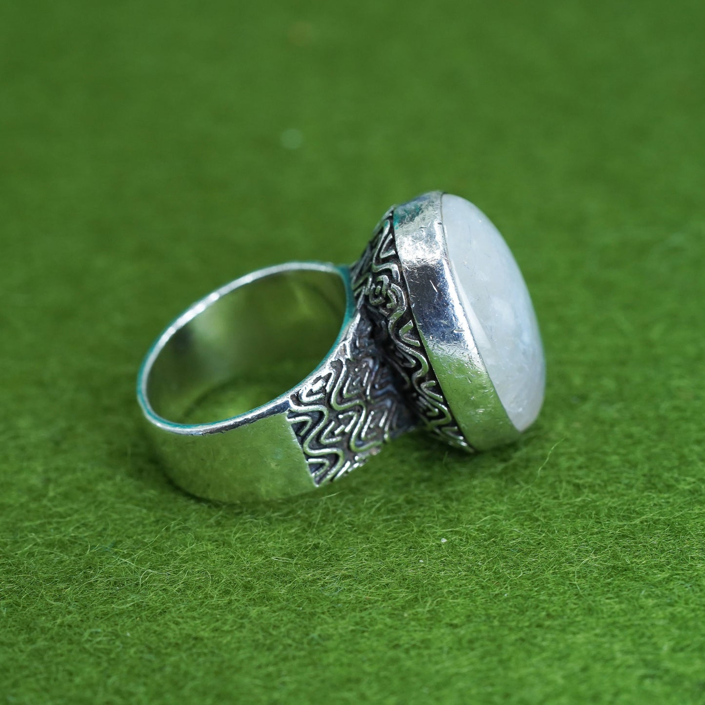 Size 6, vintage designer sterling silver ring, 925 band with oval moonstone