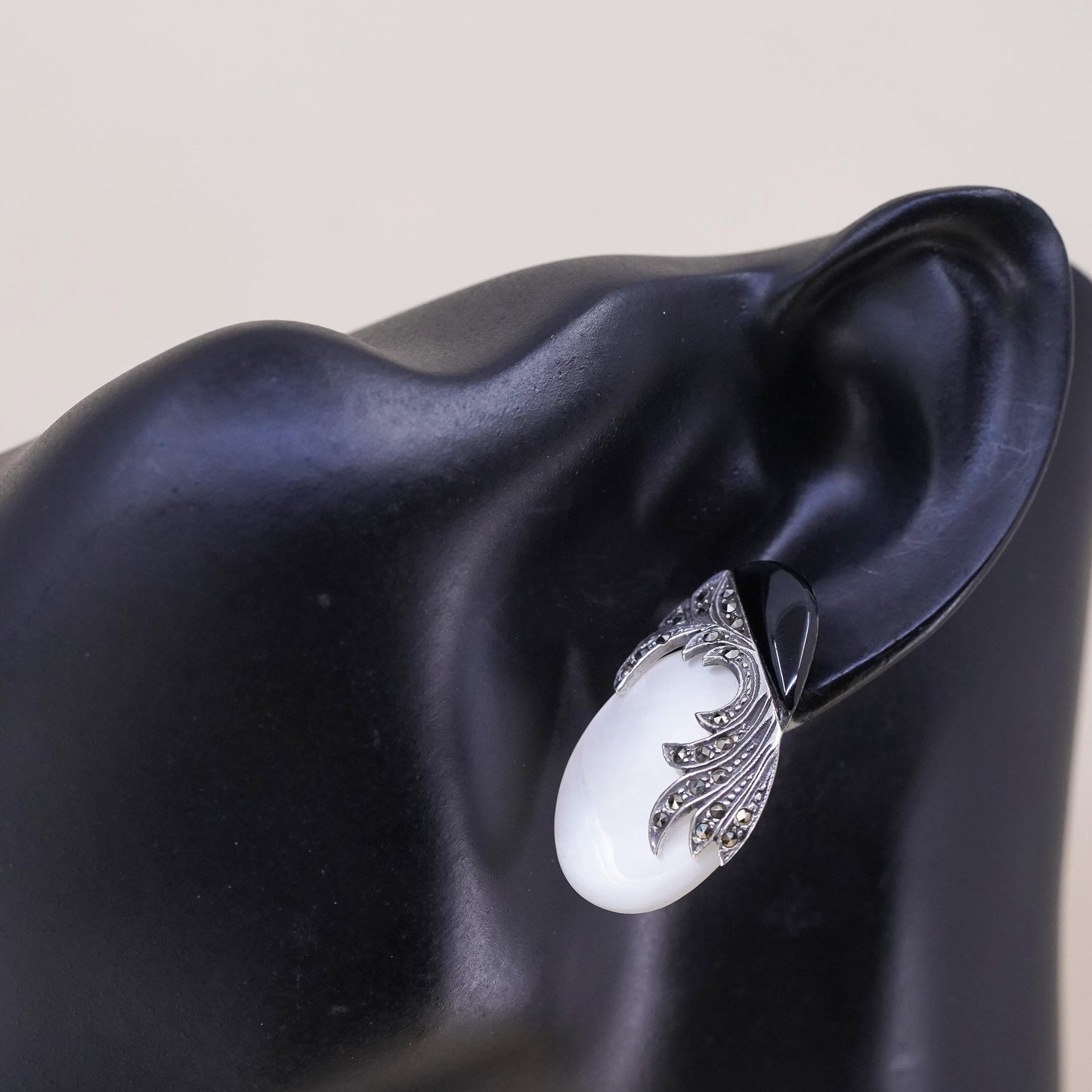 Sterling 925 silver oval stud with mother of pearl marcasite, single earring
