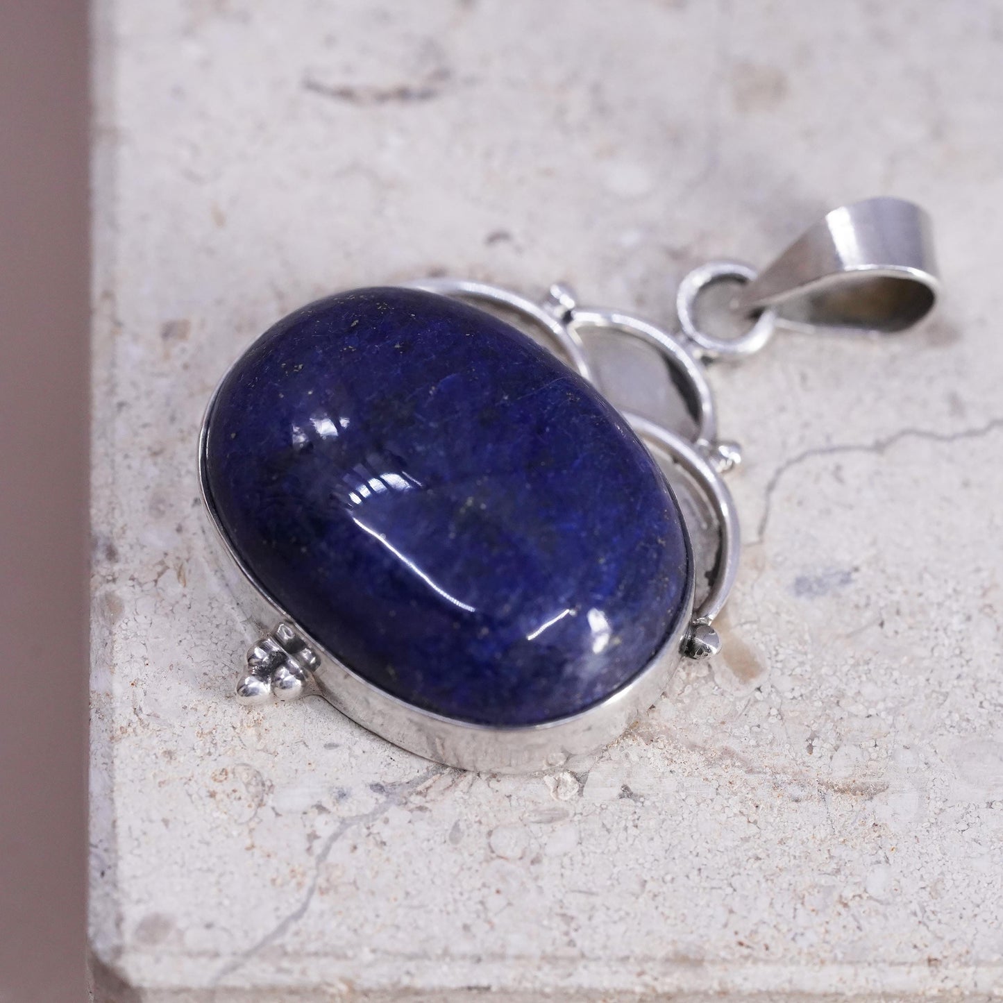 Vintage sterling 925 silver handmade pendant with oval shaped lapis lazuli