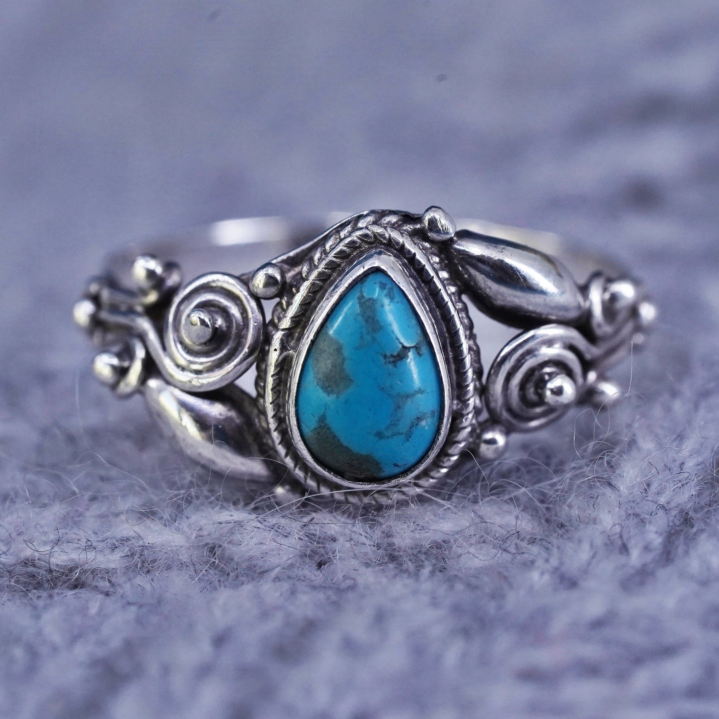 Size 7.5, vintage Sterling silver ring turquoise, Native American, southwestern