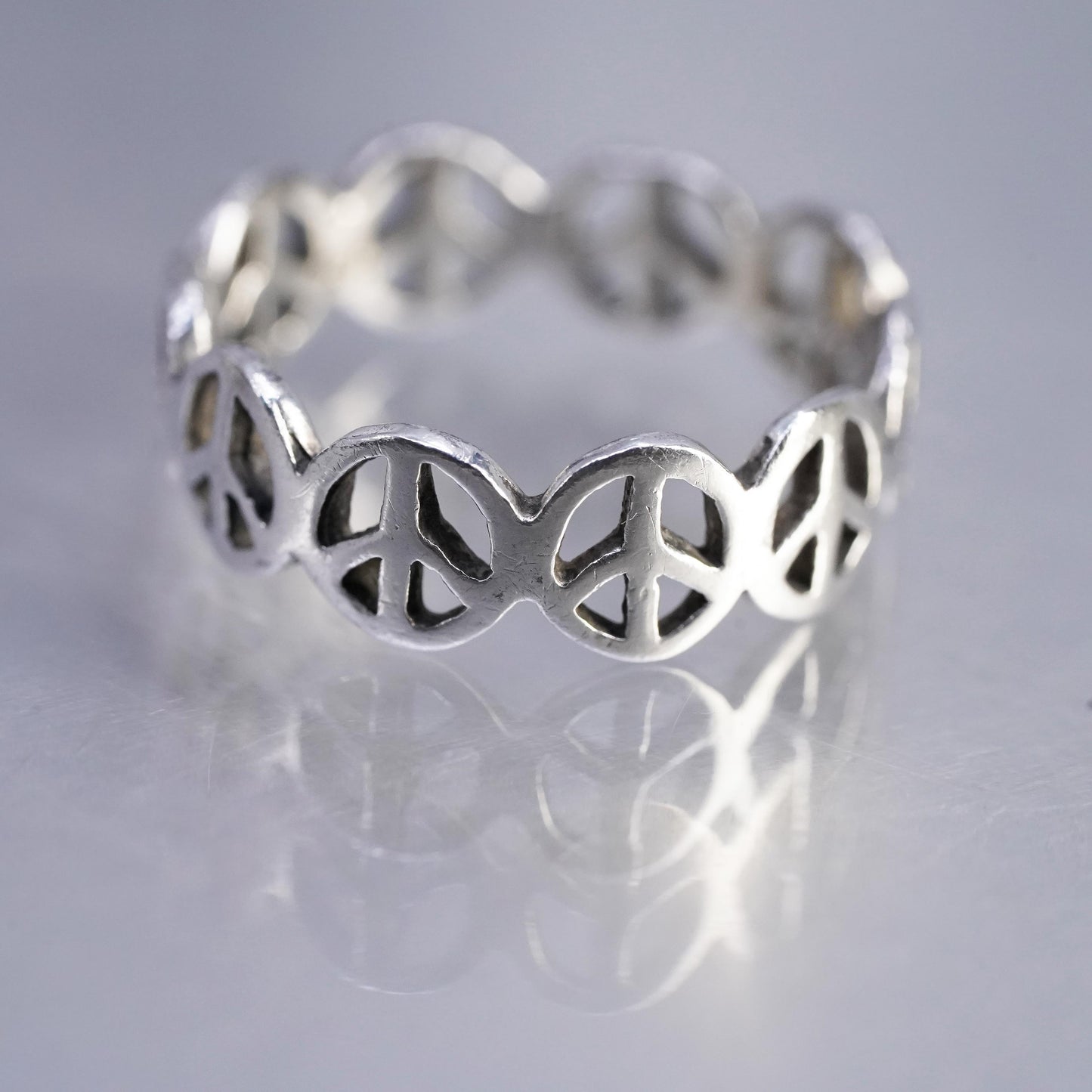 Size 6, VTG southwestern Sterling 925 silver ring, peace sign stackable band