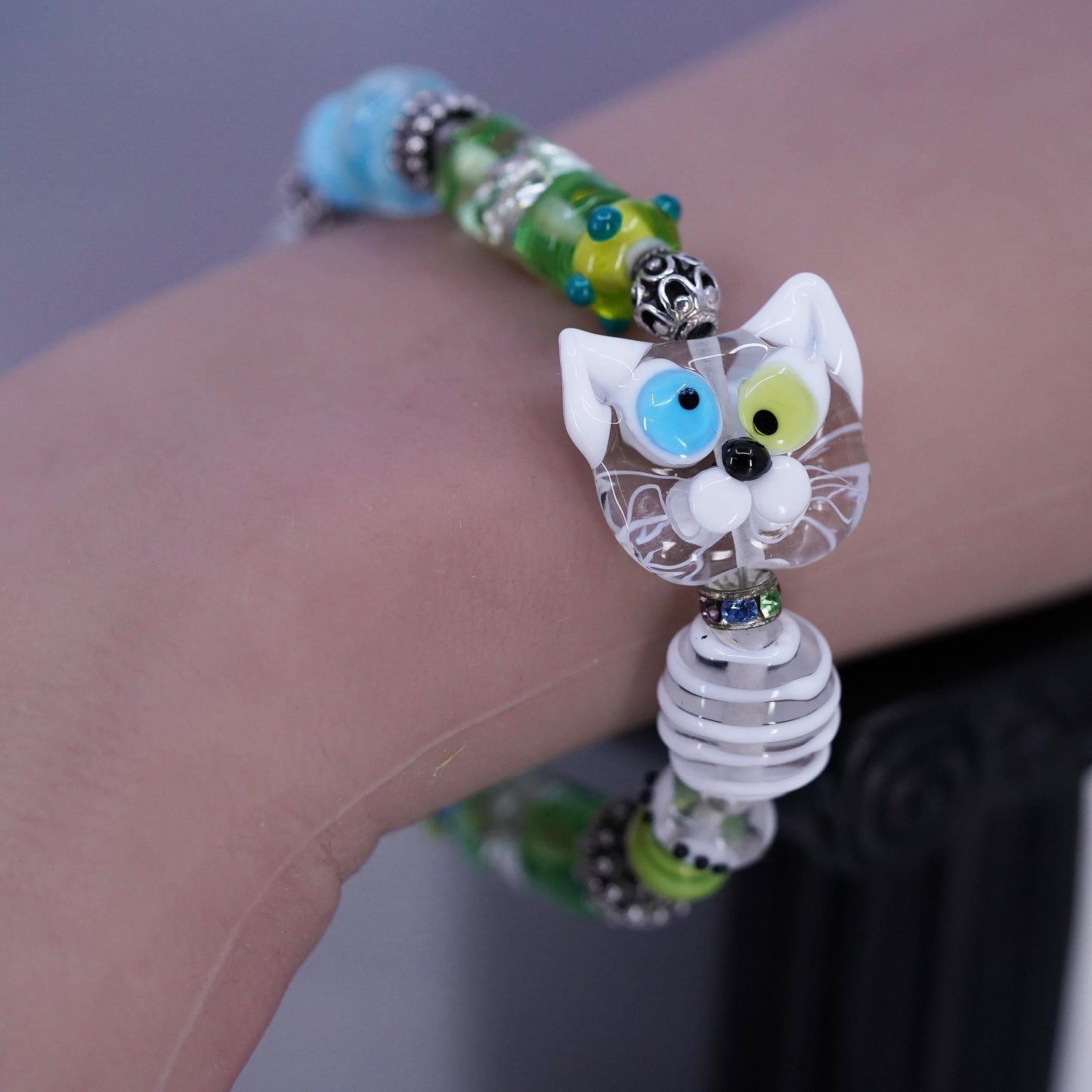 6.25", Mexico Sterling 925 Silver bracelet artisan green glass beads cat face