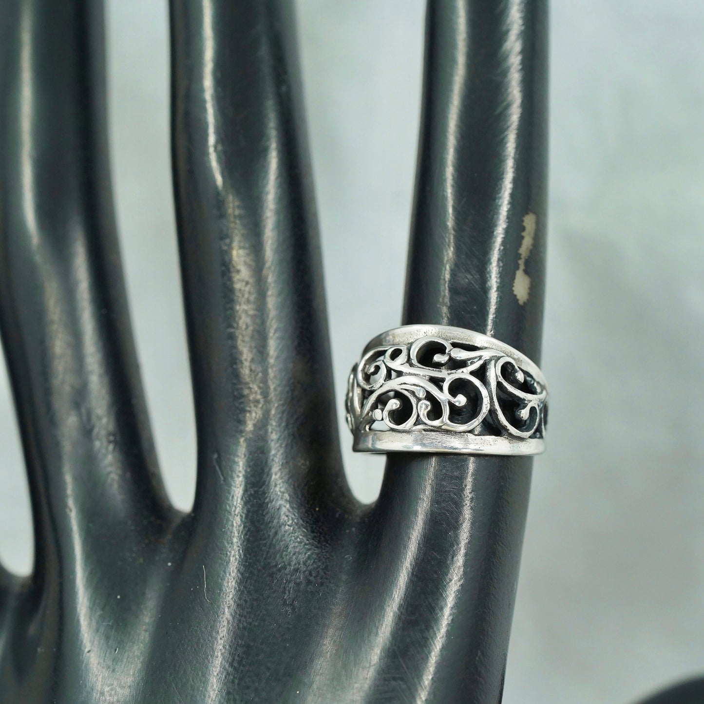 Size 5.75, vintage southwestern Sterling 925 silver ring, beads vines band