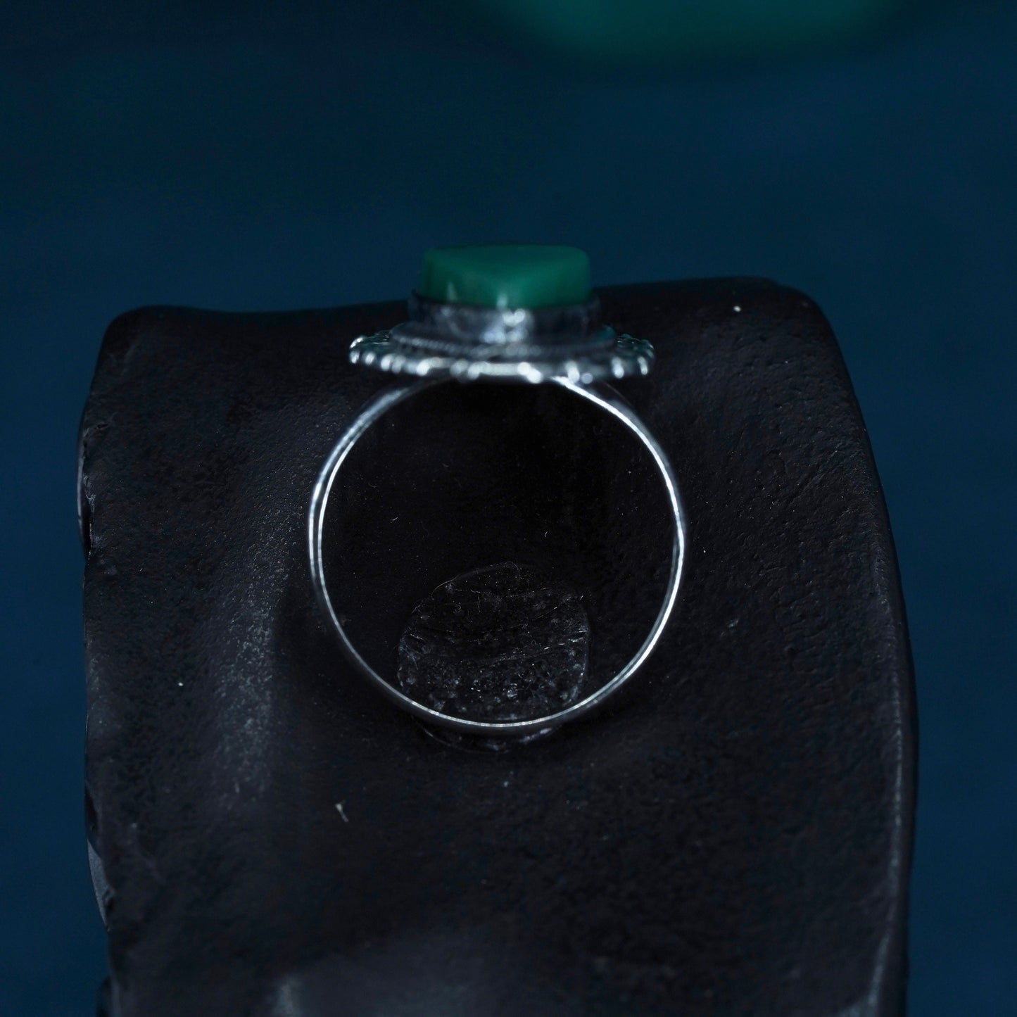 Size 7.75, vintage Mexican sterling 925 silver handmade ring with jade