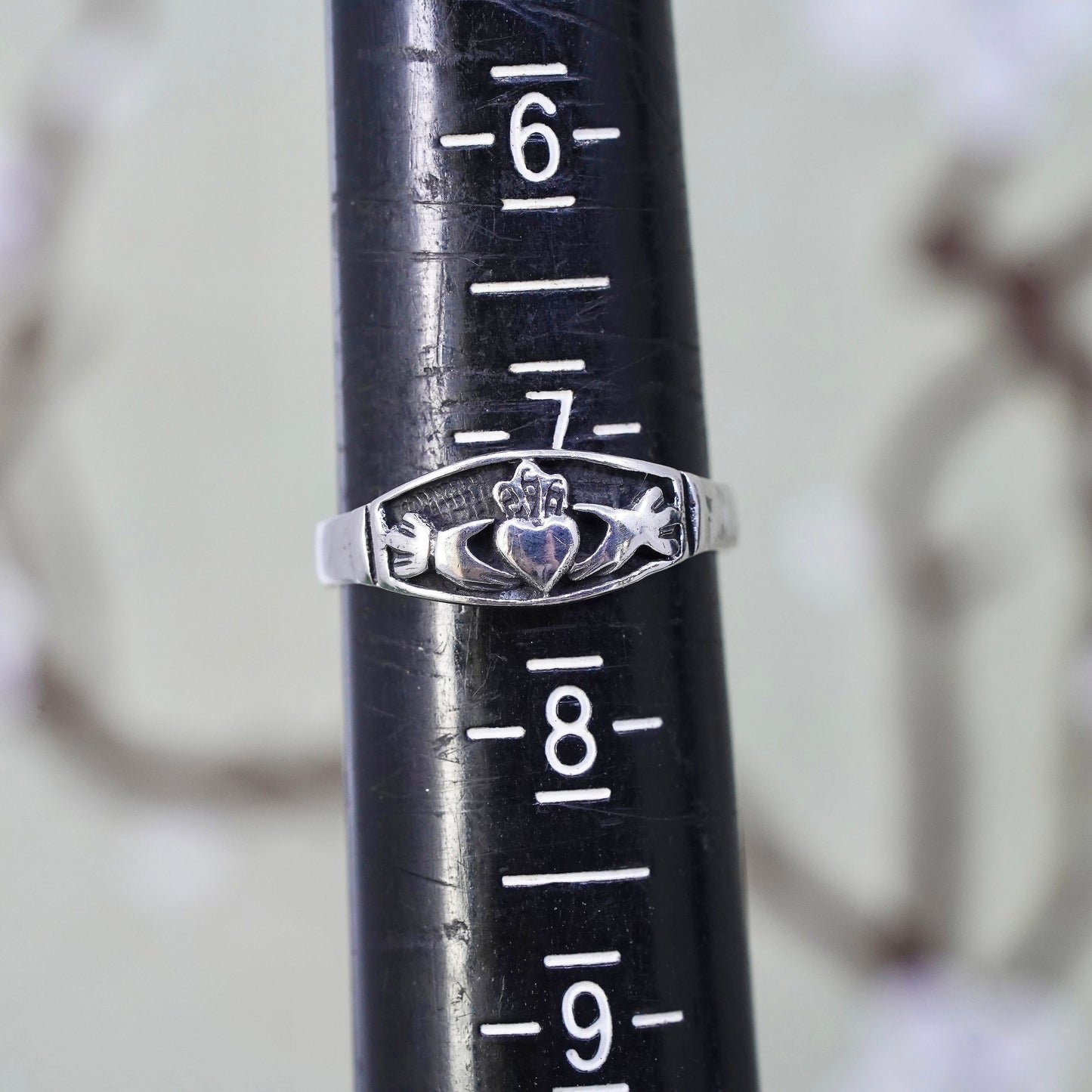 Size 7, Vintage Irish sterling silver claddagh ring, holding heart 925 band