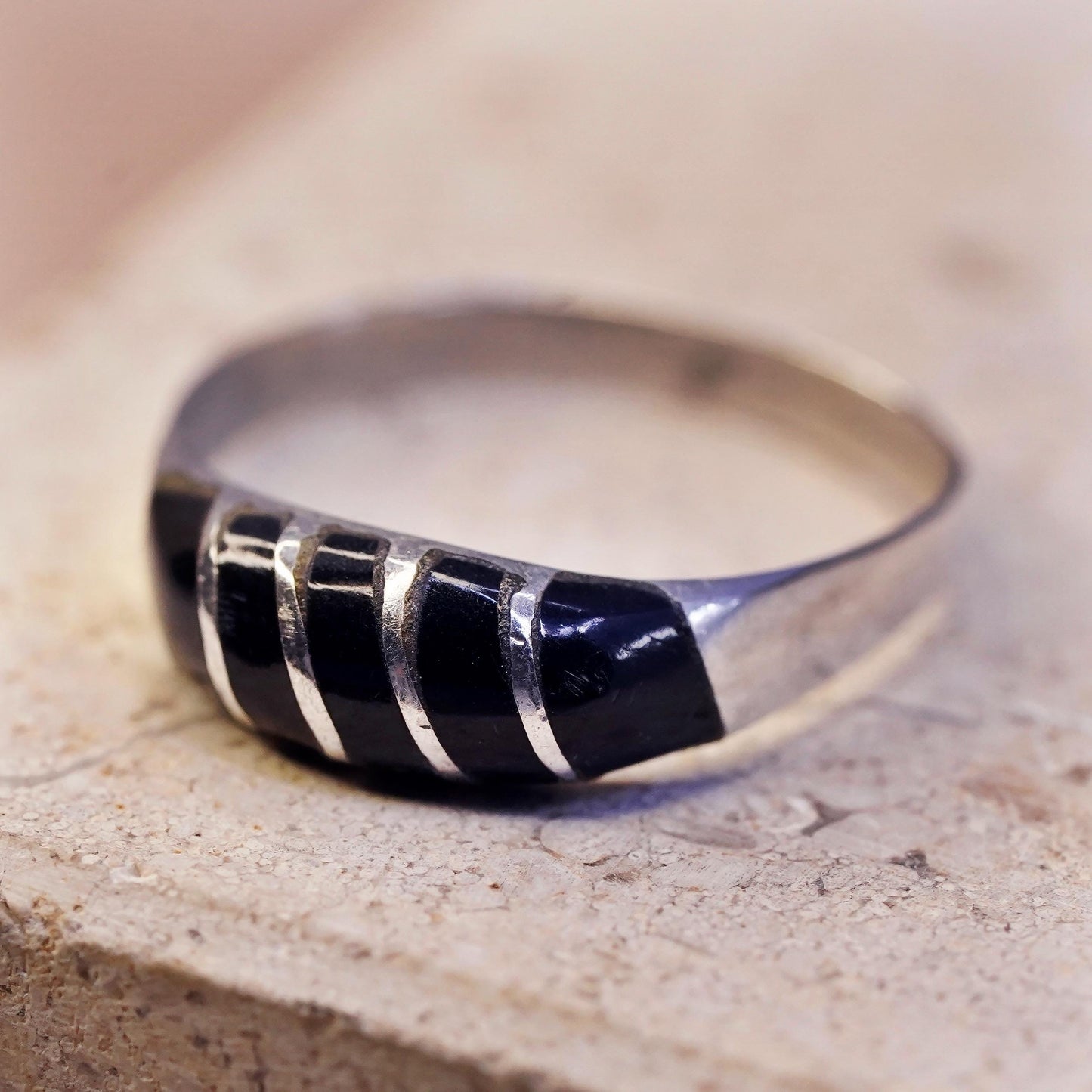 Size 7, vintage Mexican Sterling 925 silver handmade band ring with black onyx