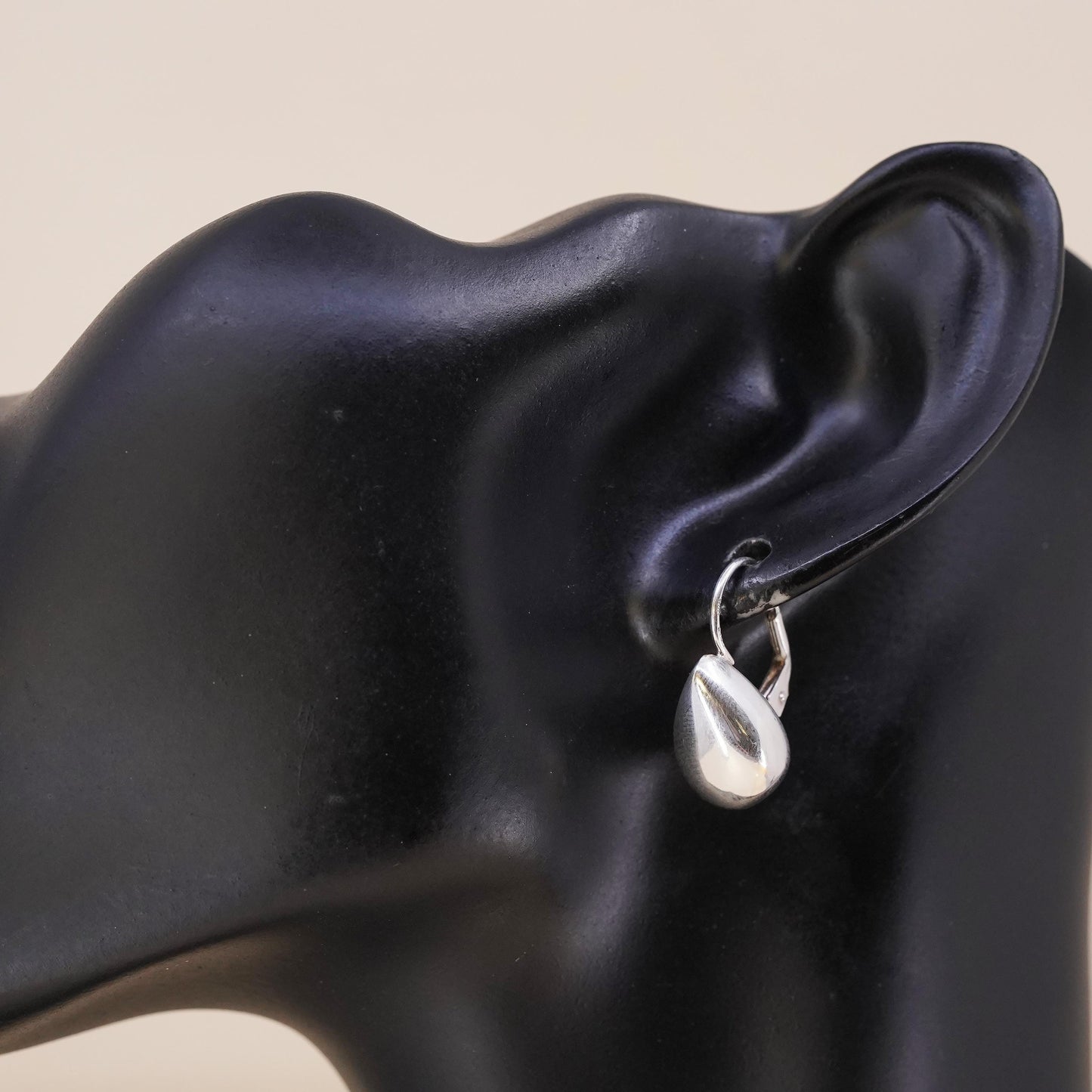 vintage modernist sterling silver 925 single teardrop earring with lever back