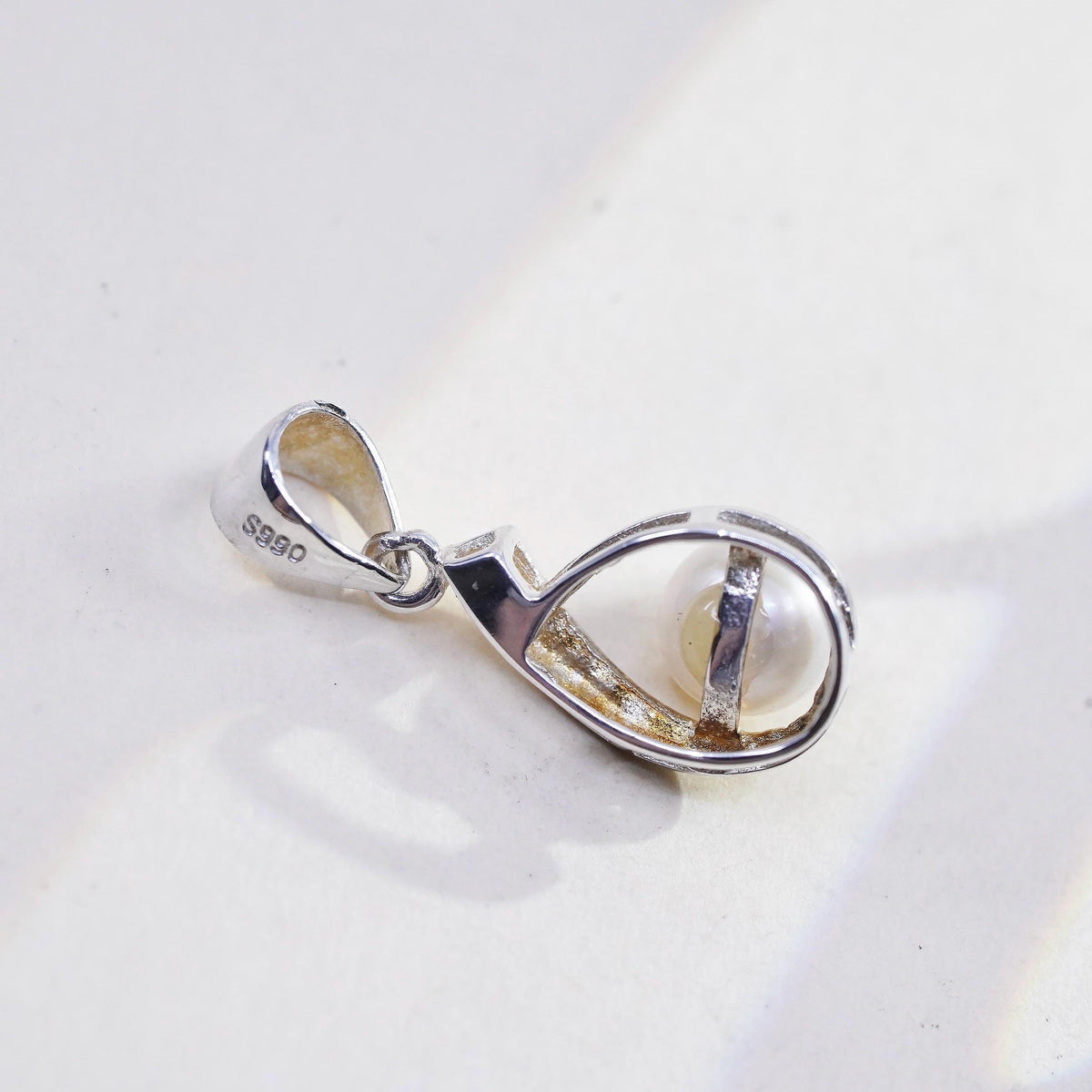 Vintage handmade sterling 925 silver teardrop pendant with freshwater pearl