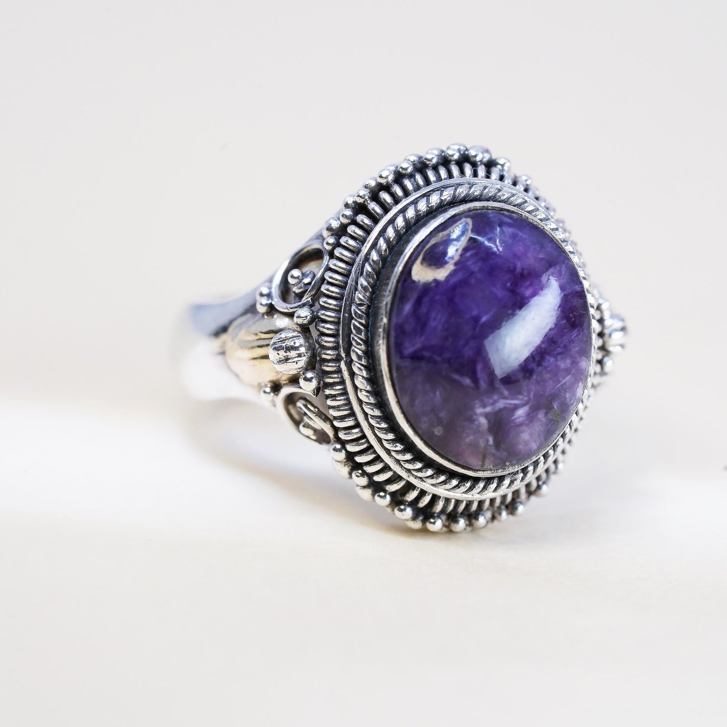 Size 7, VTG 925 Sterling silver ring with 14K Gold leaf, oval amethyst cable