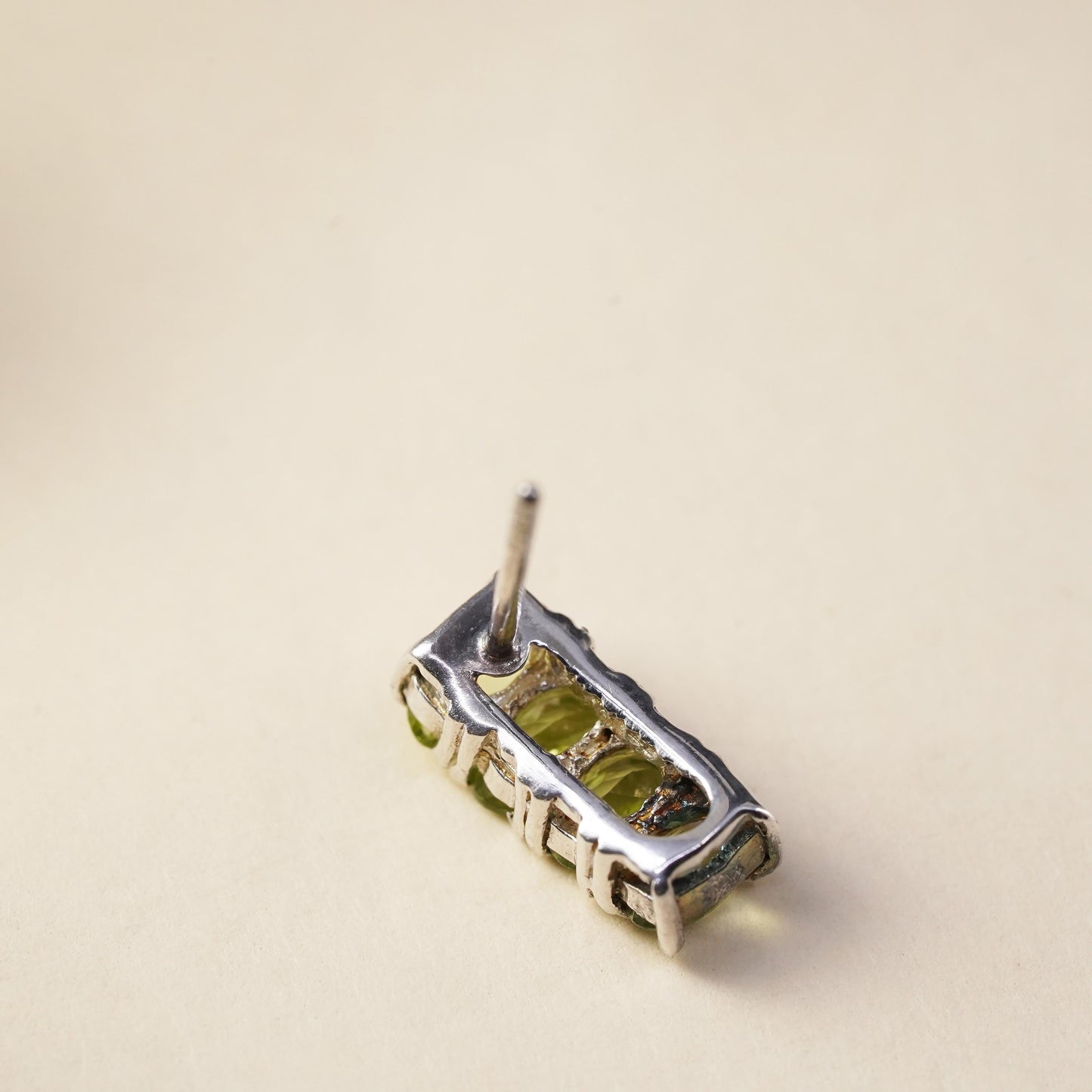 Vintage Sterling 925 silver handmade stud with peridot, single earring