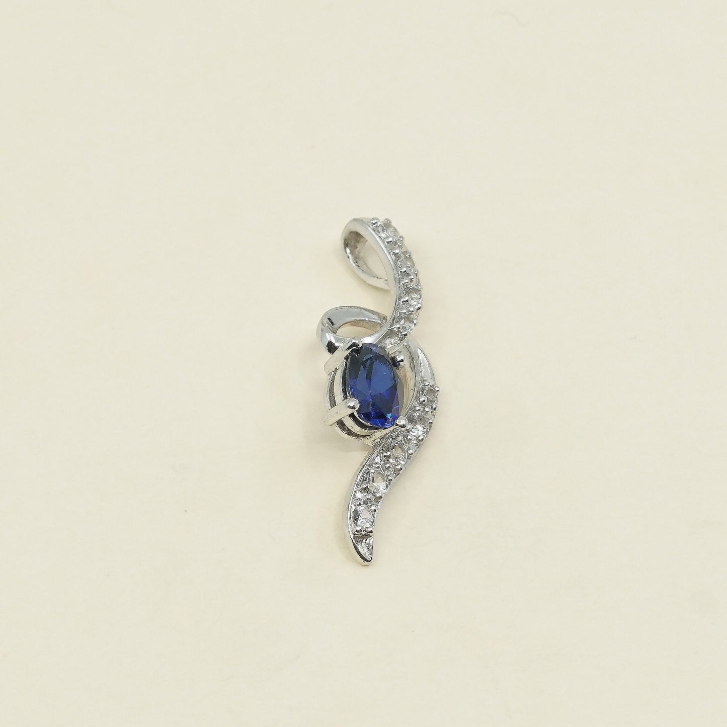 VTG Sterling 925 silver pendant w/ oval shaped sapphire N crystal