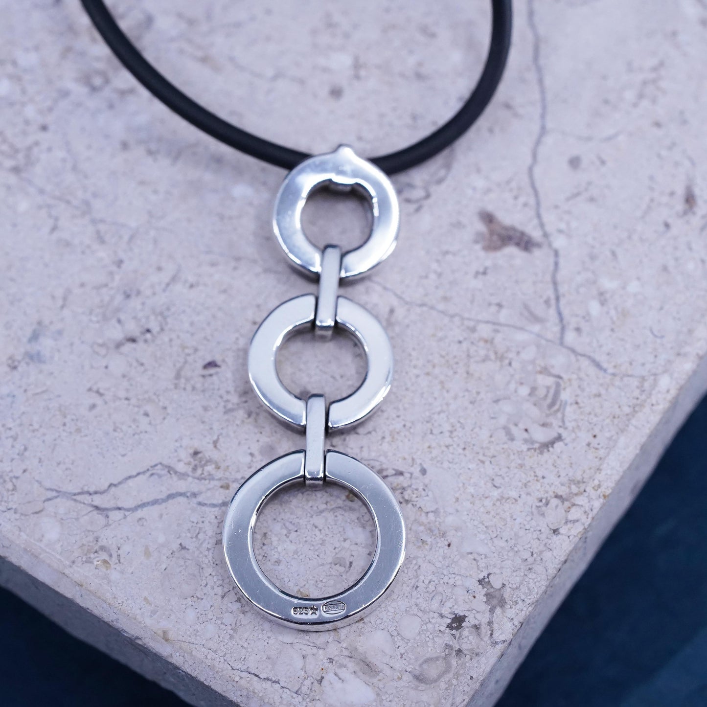 16+2”, vintage Fossil Sterling 925 Silver circle pendant Black rubber Necklace