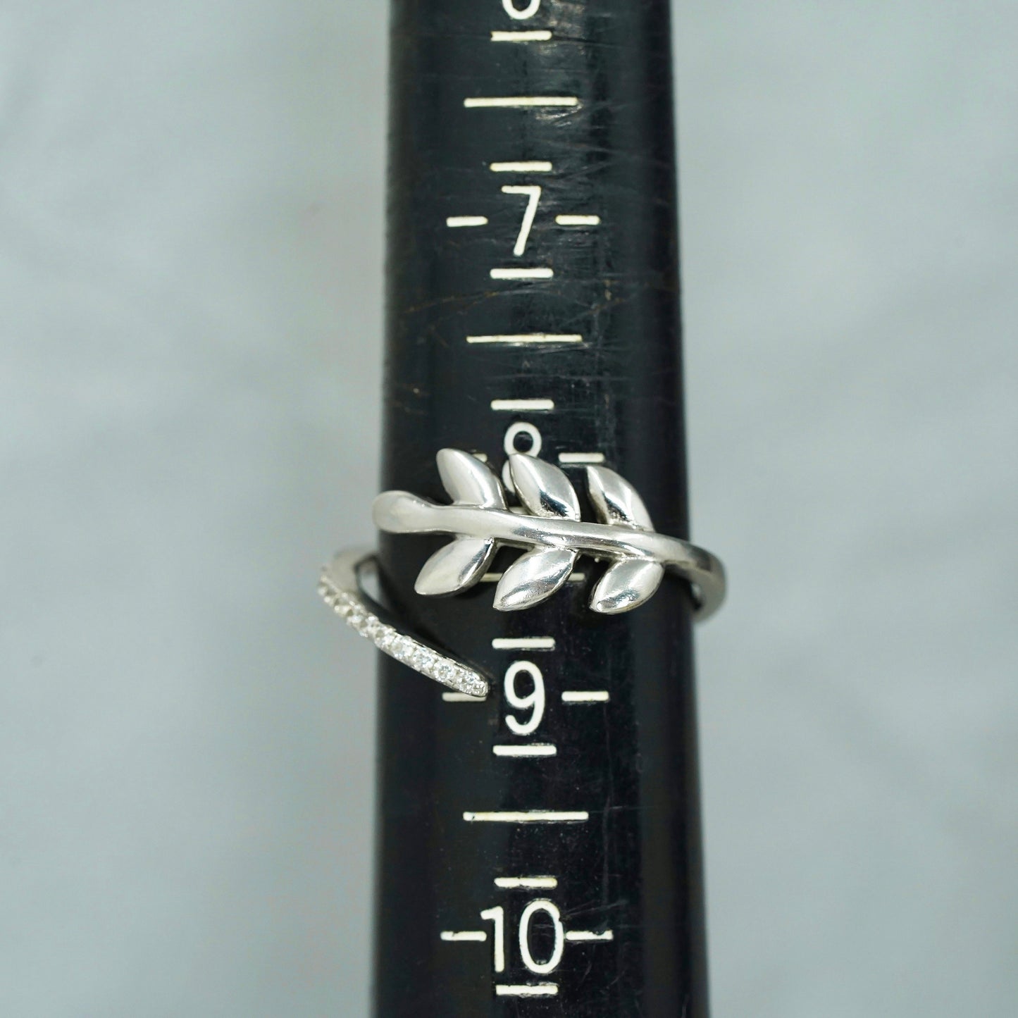 Size 8, vintage Sterling 925 silver handmade wrap ring with cz and leaves