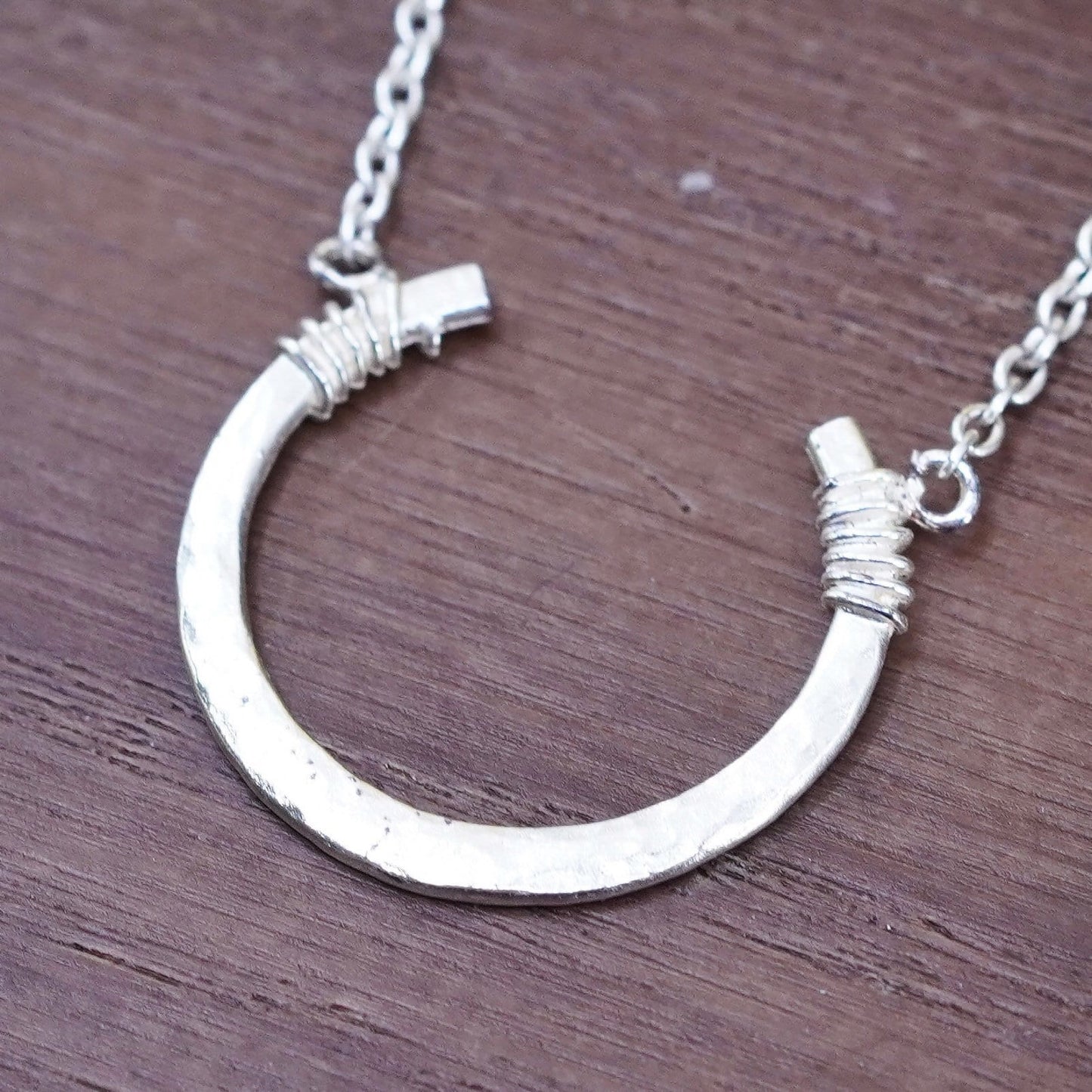 18”, Sterling silver necklace, 925 circle chain with hammered horseshoe pendant