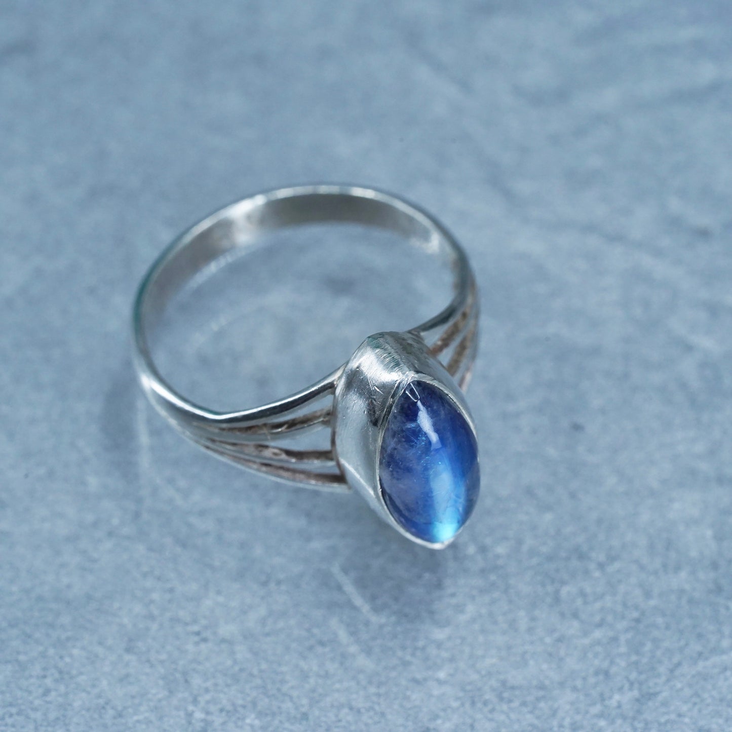 Size 5, vintage Sterling 925 silver handmade ring with moonstone
