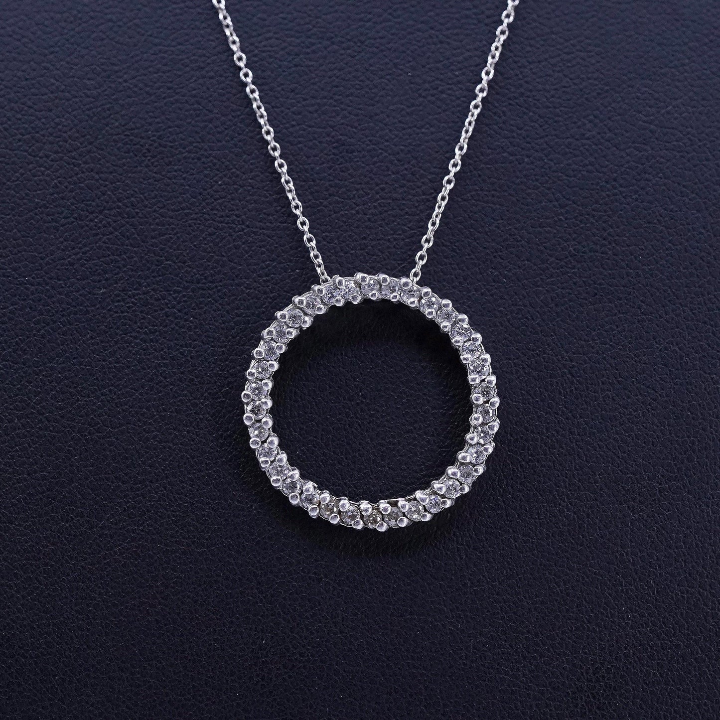 18”, Sterling 925 silver circle pendant necklace with circle pendant and Cz