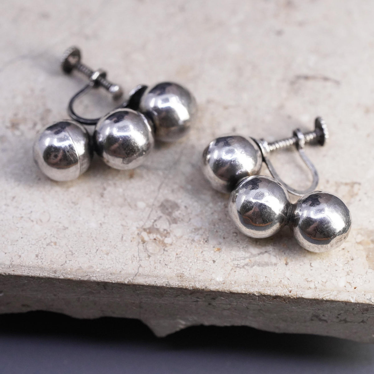 Vintage Mexican Sterling silver screw back earrings, 925 ribbed curvy beads