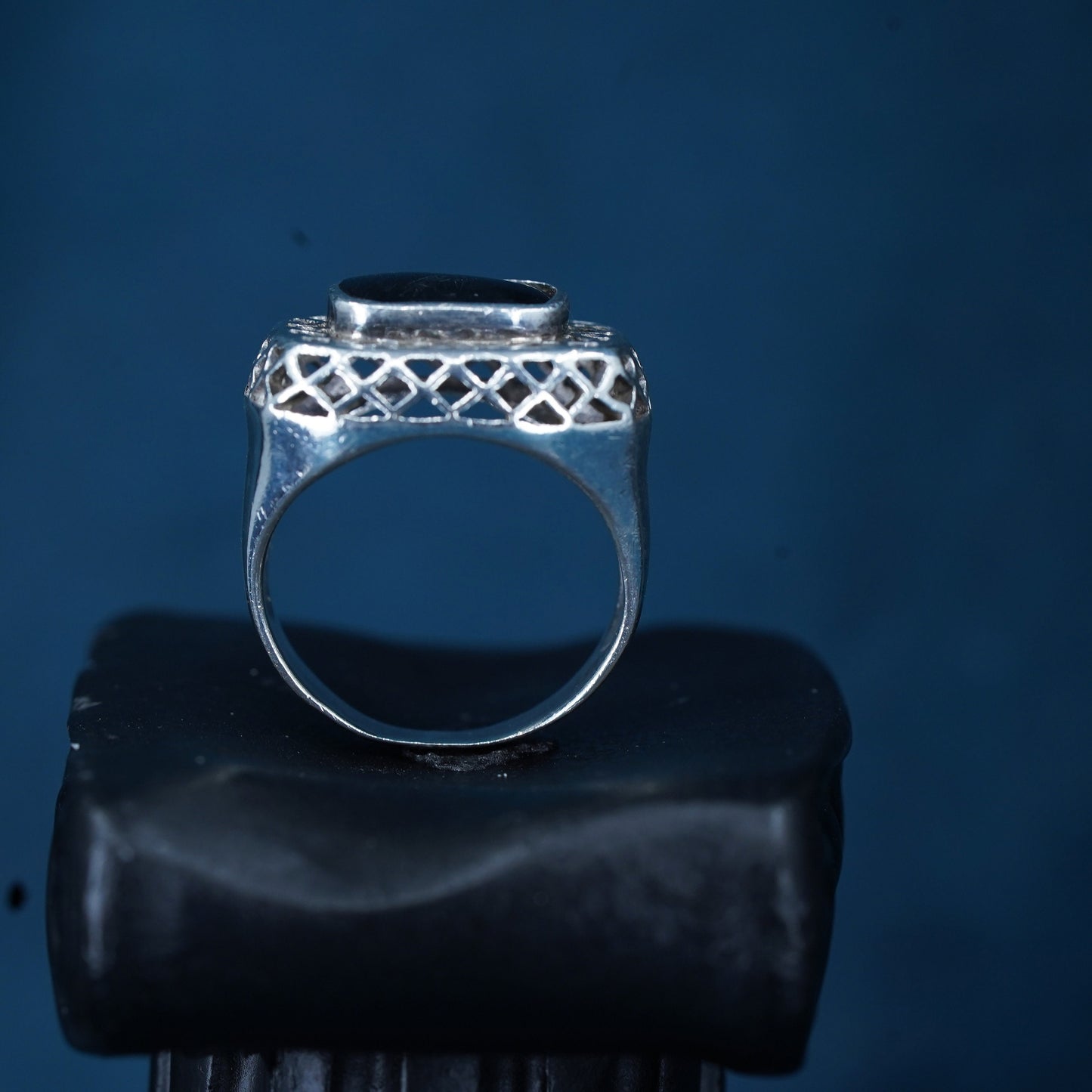 Size 7, vintage Sterling 925 silver handmade ring with onyx filigree details
