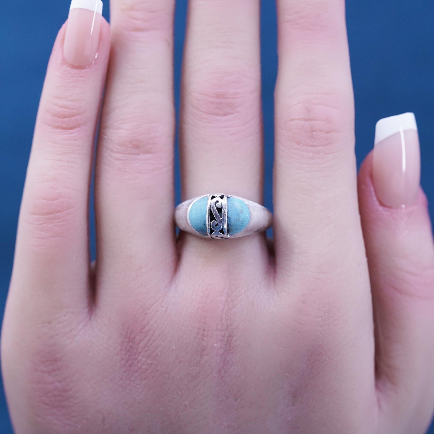 Size 8, vintage Sterling 925 silver handmade ring with turquoise