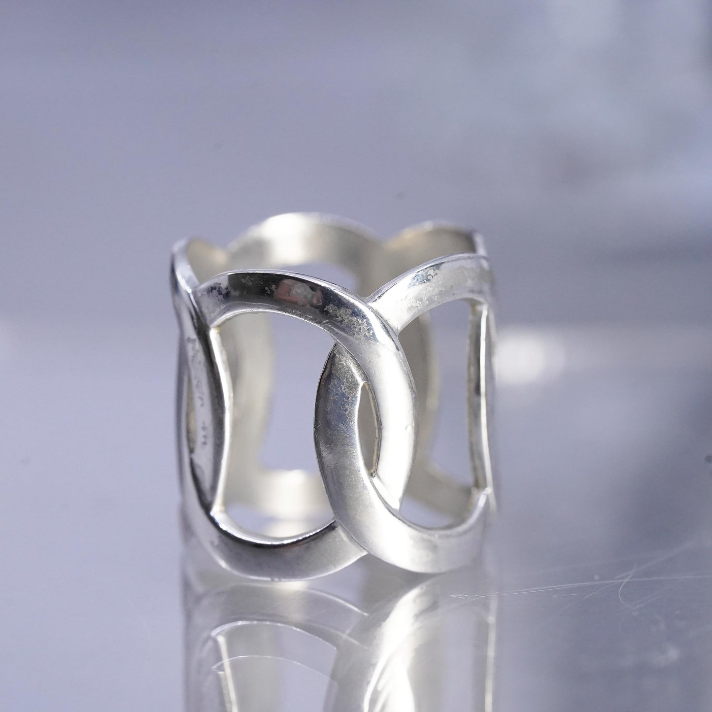 Size 8, vintage southwestern Sterling 925 silver ring, entwined wide chain band