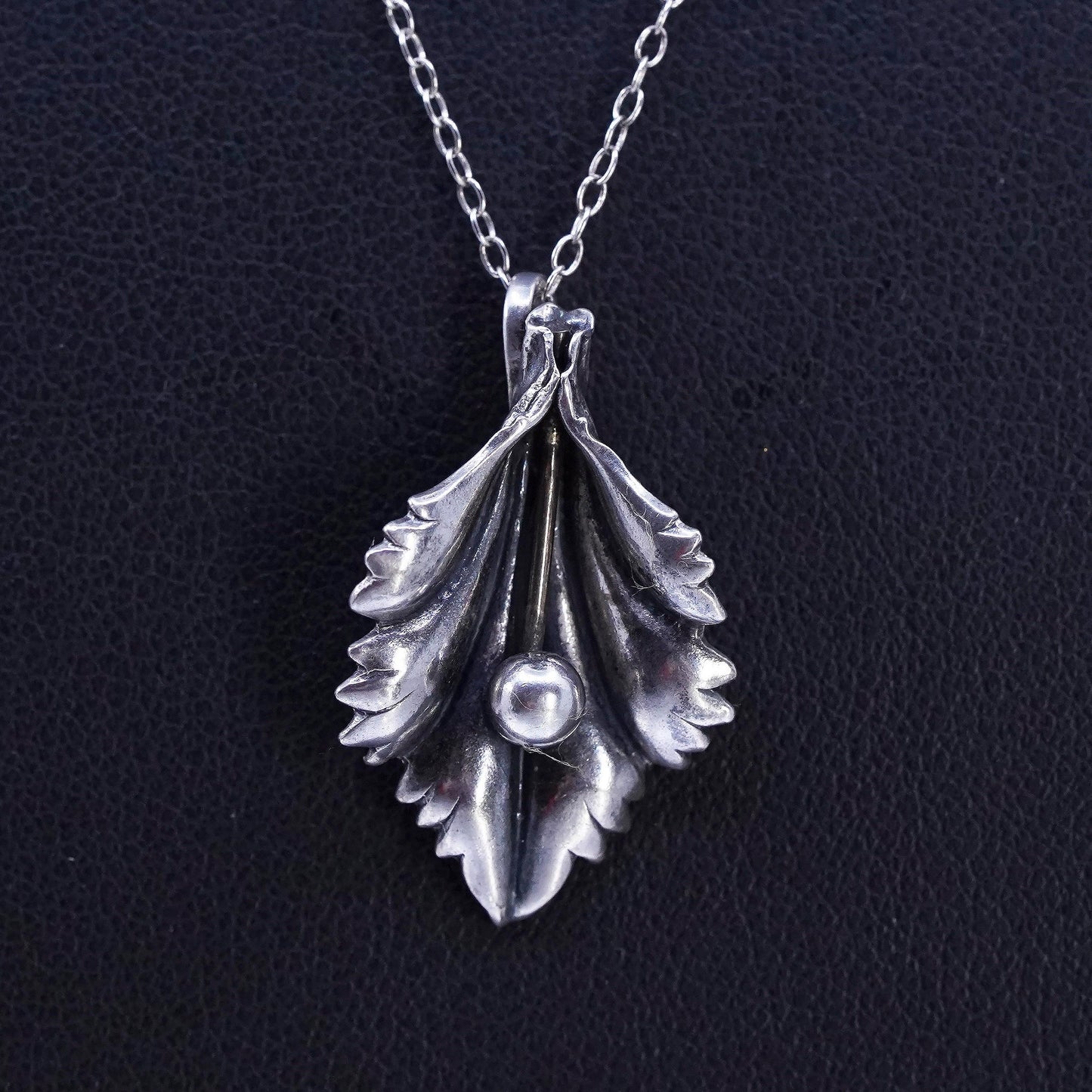 18", vintage Sterling 925 silver handmade circle chain necklace w/ leaf pendant