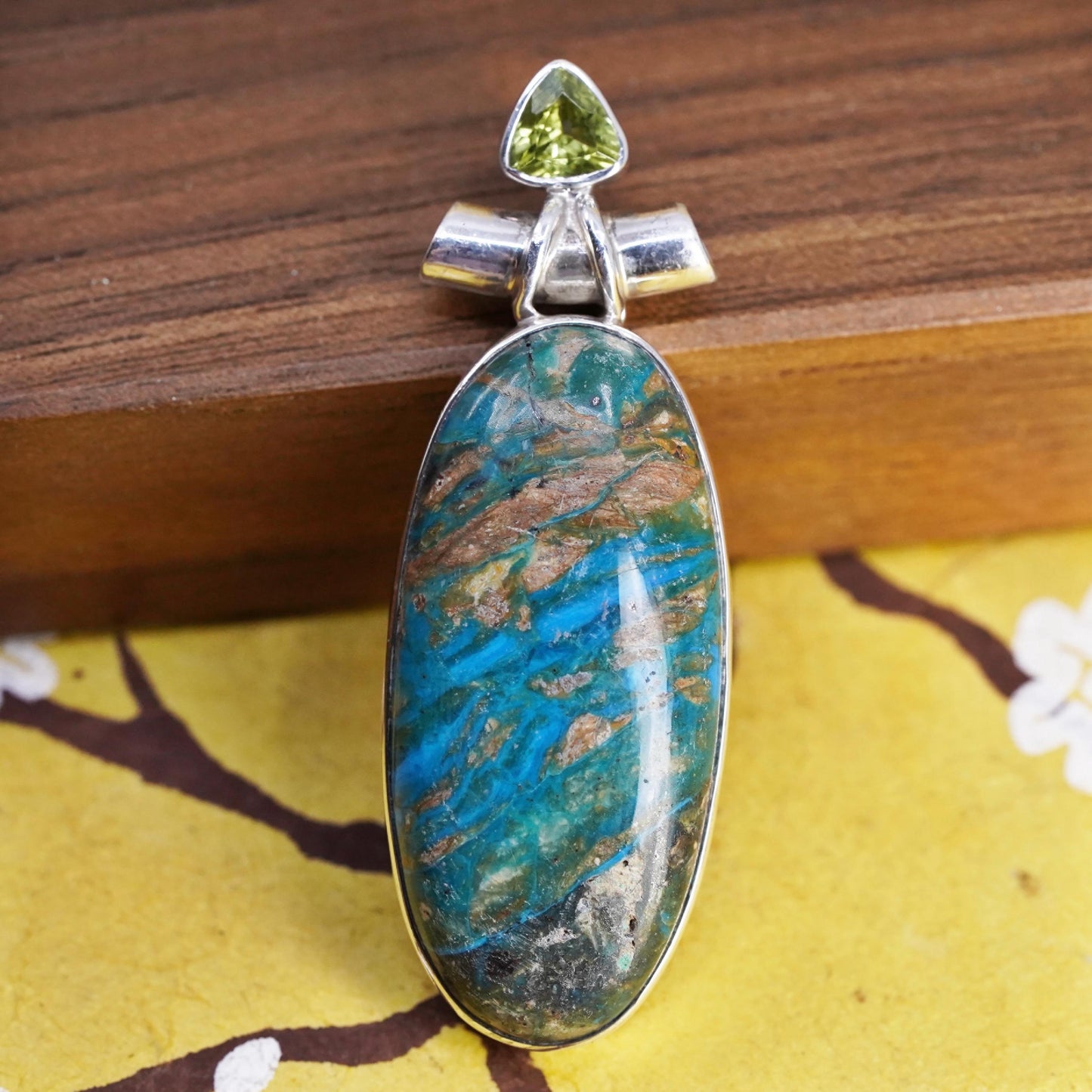 Vintage Southwestern Sterling 925 silver oval pendant w/ moss agate and peridot