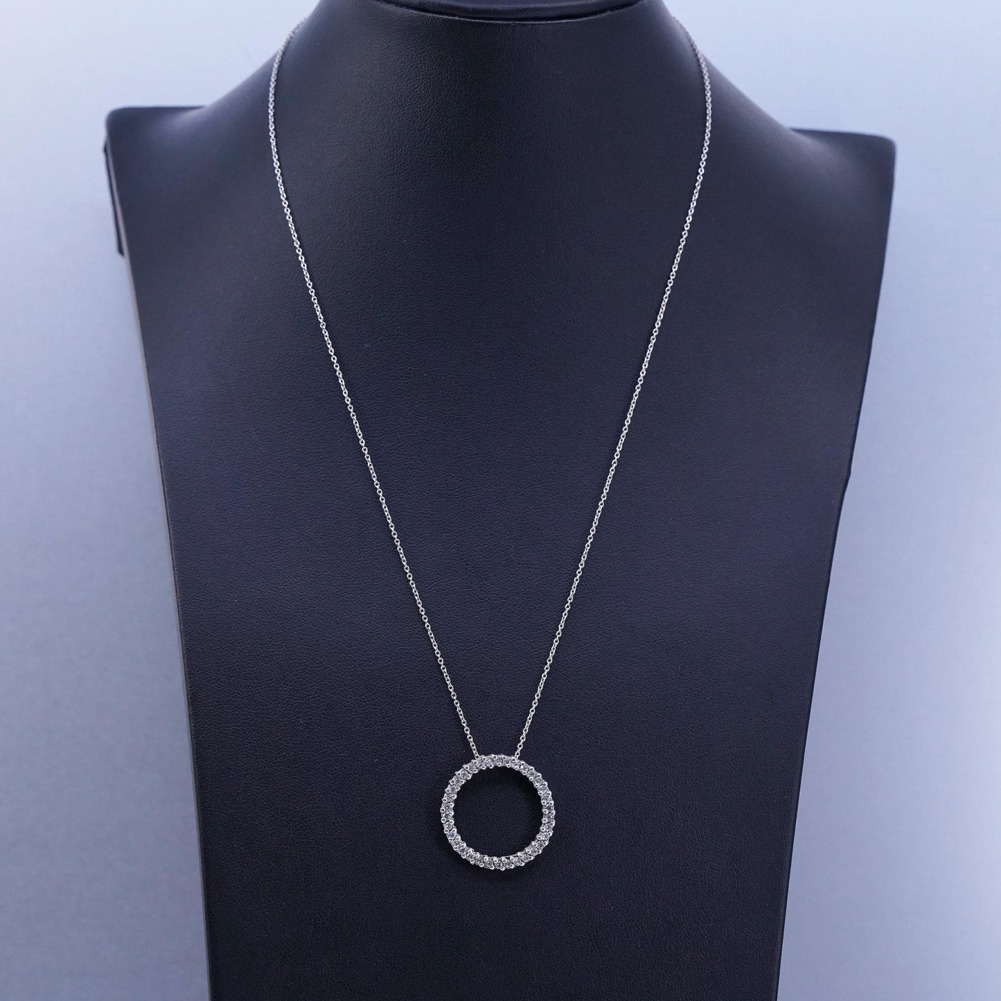 18”, Sterling 925 silver circle pendant necklace with circle pendant and Cz
