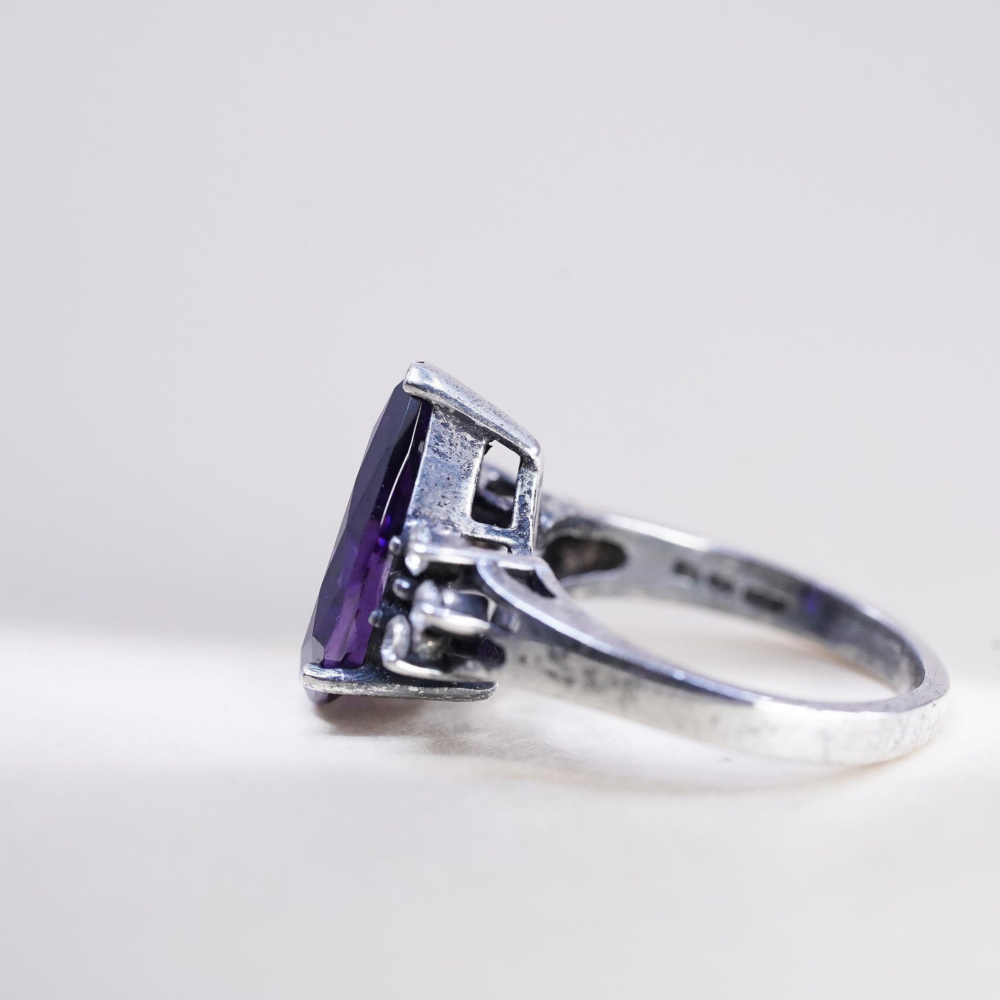 Size 6, Vintage sterling 925 silver ring with teardrop amethyst and cz
