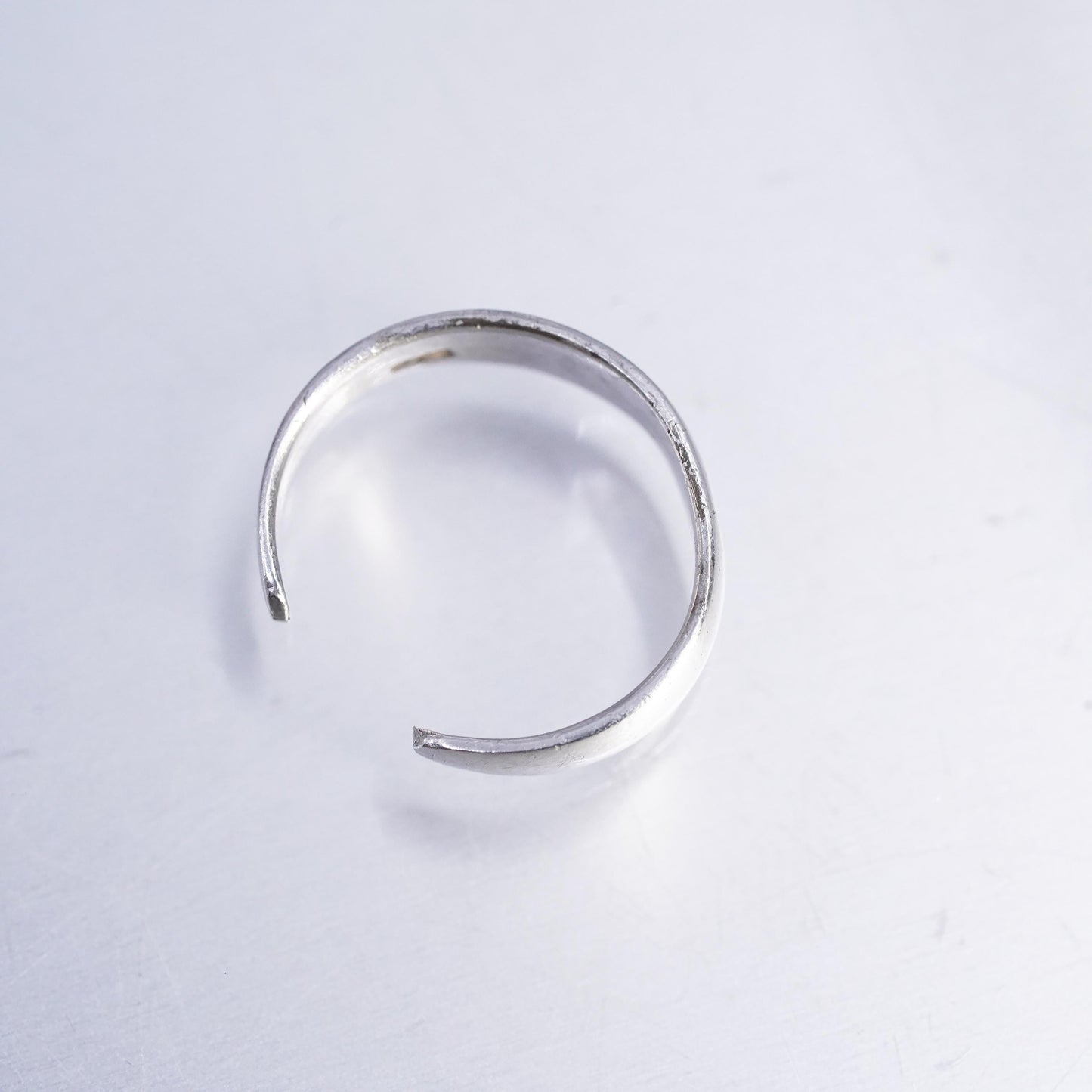 Size 2.75, VTG southwestern Sterling 925 silver ring, Hawaiian Aloha open band