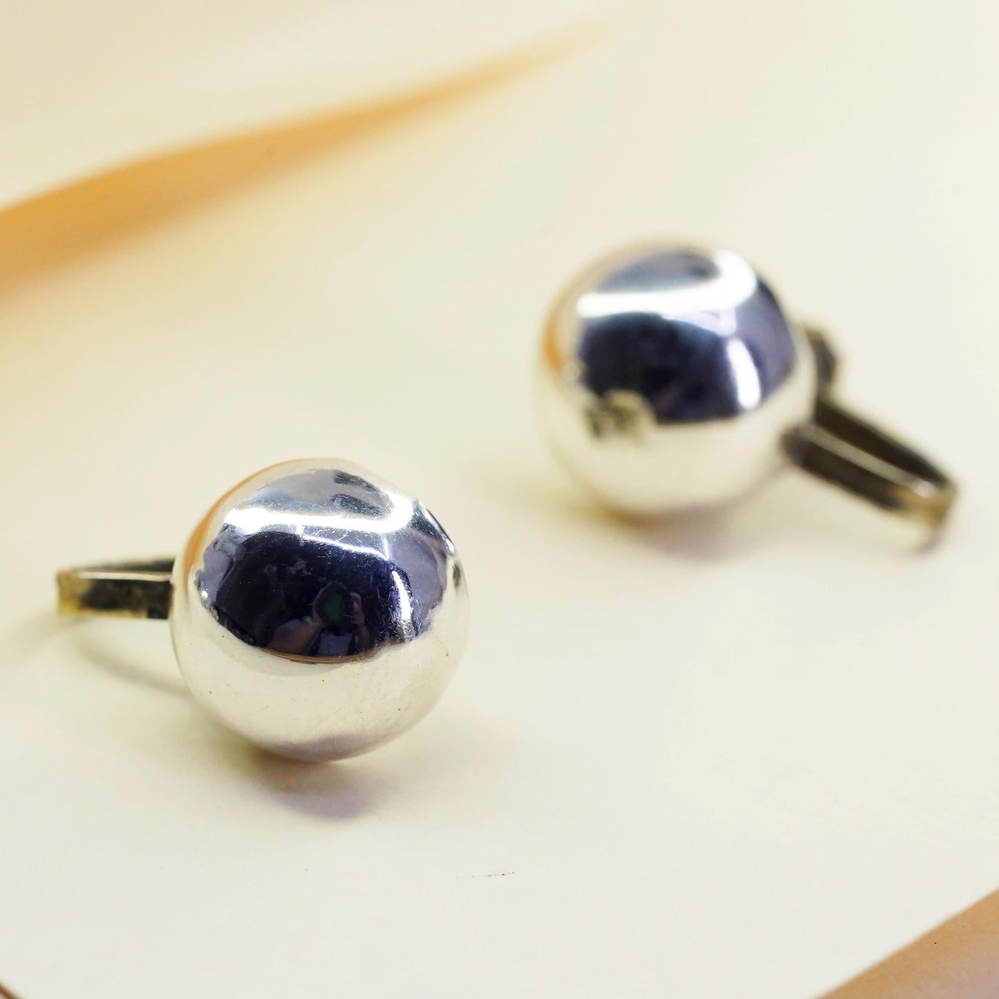 Vintage Hecho En Taxco sterling 925 silver handmade dome screw back earrings