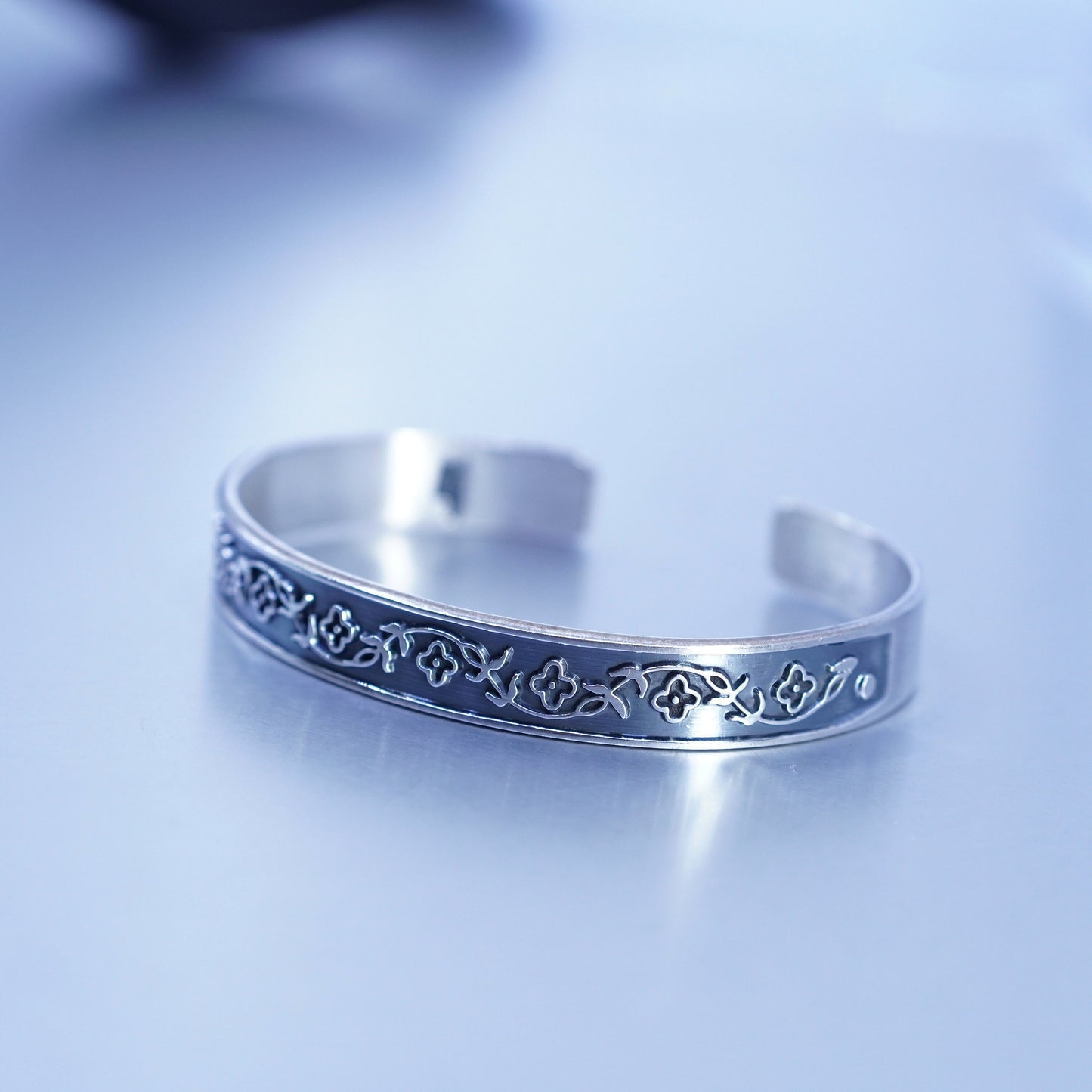 6.5”, Vintage Sterling 925 silver handmade flower bracelet, cuff