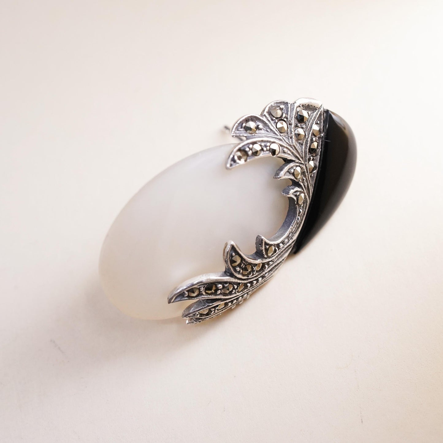 Sterling 925 silver oval stud with mother of pearl marcasite, single earring