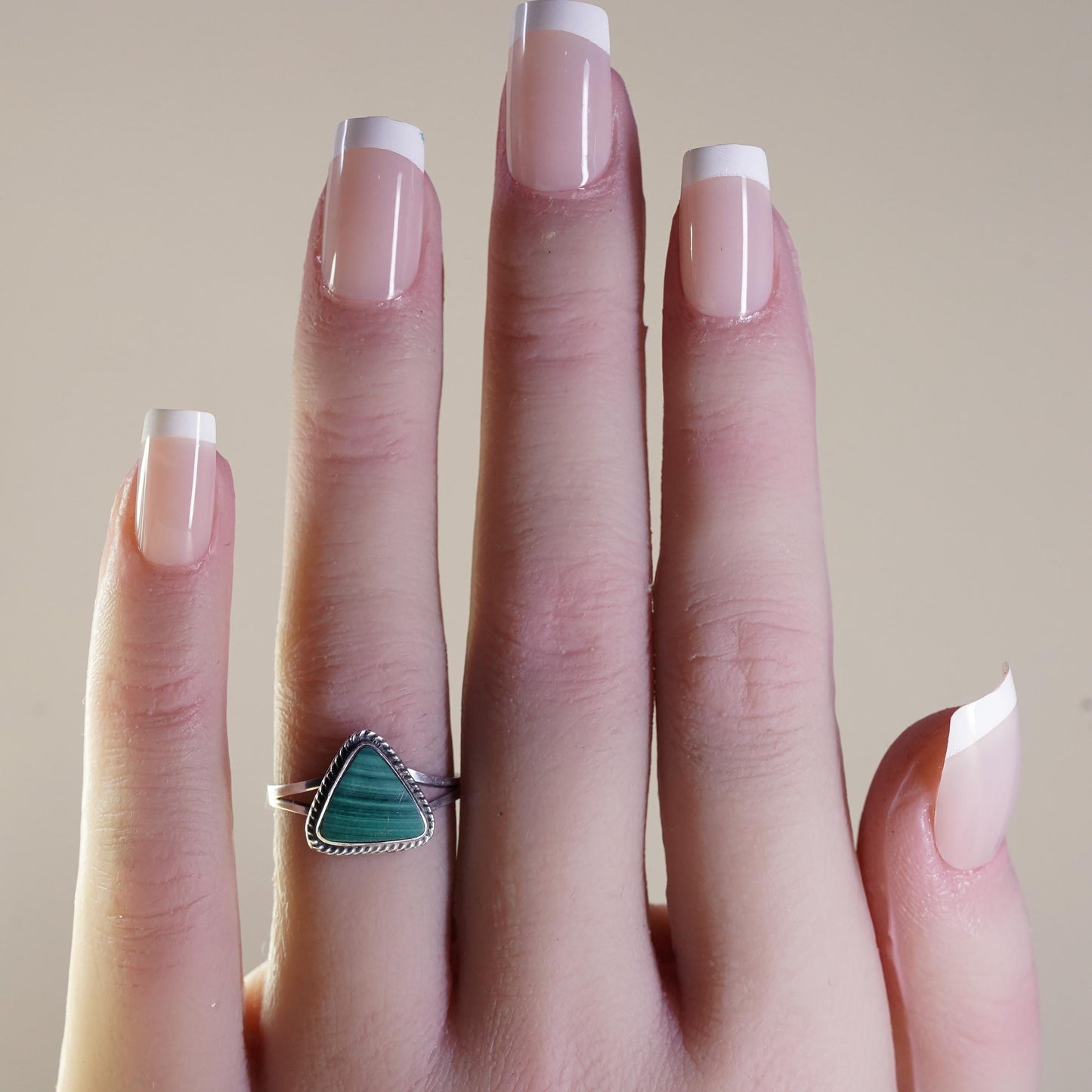 Size 6, Mexican Sterling 925 silver triangular ring with malachite and cable