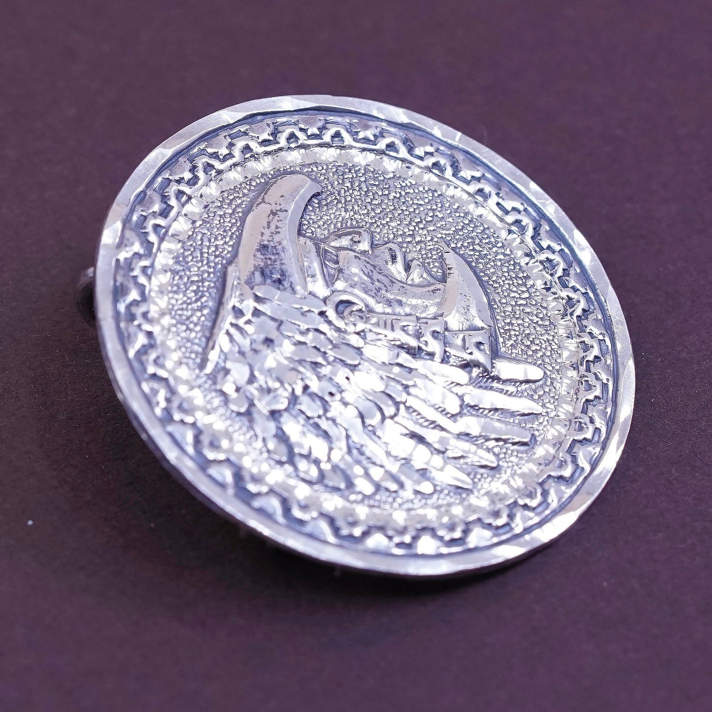 Vintage meixco handmade sterling 925 silver circle disc shaped brooch, pendant with Indian portrait embossed. stamped 925 mexico