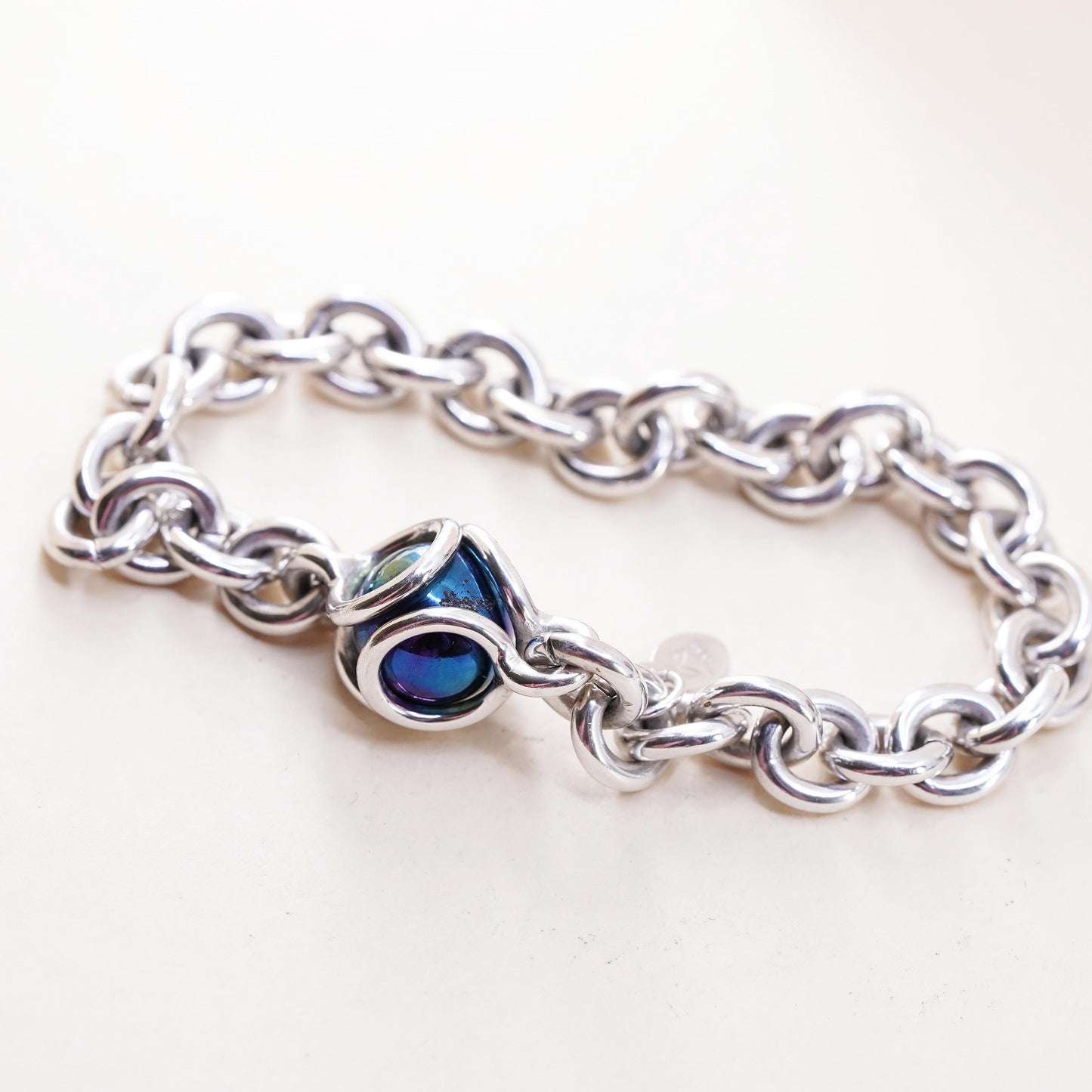 7", Vintage GAYM fancy pop, silver tone charm bracelet metallic blue marble