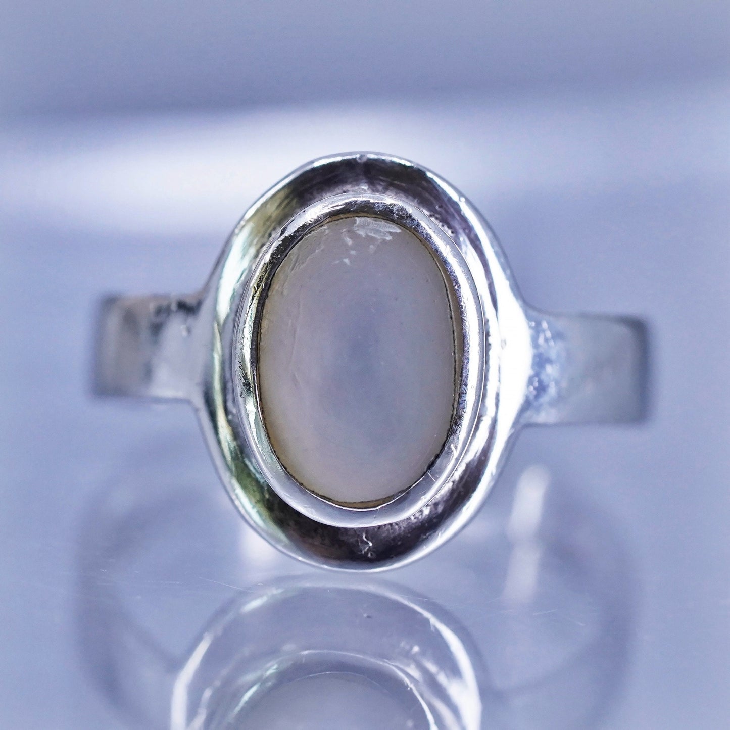 Size 6, Native American navajo Sterling 925 silver ring white mother of pearl